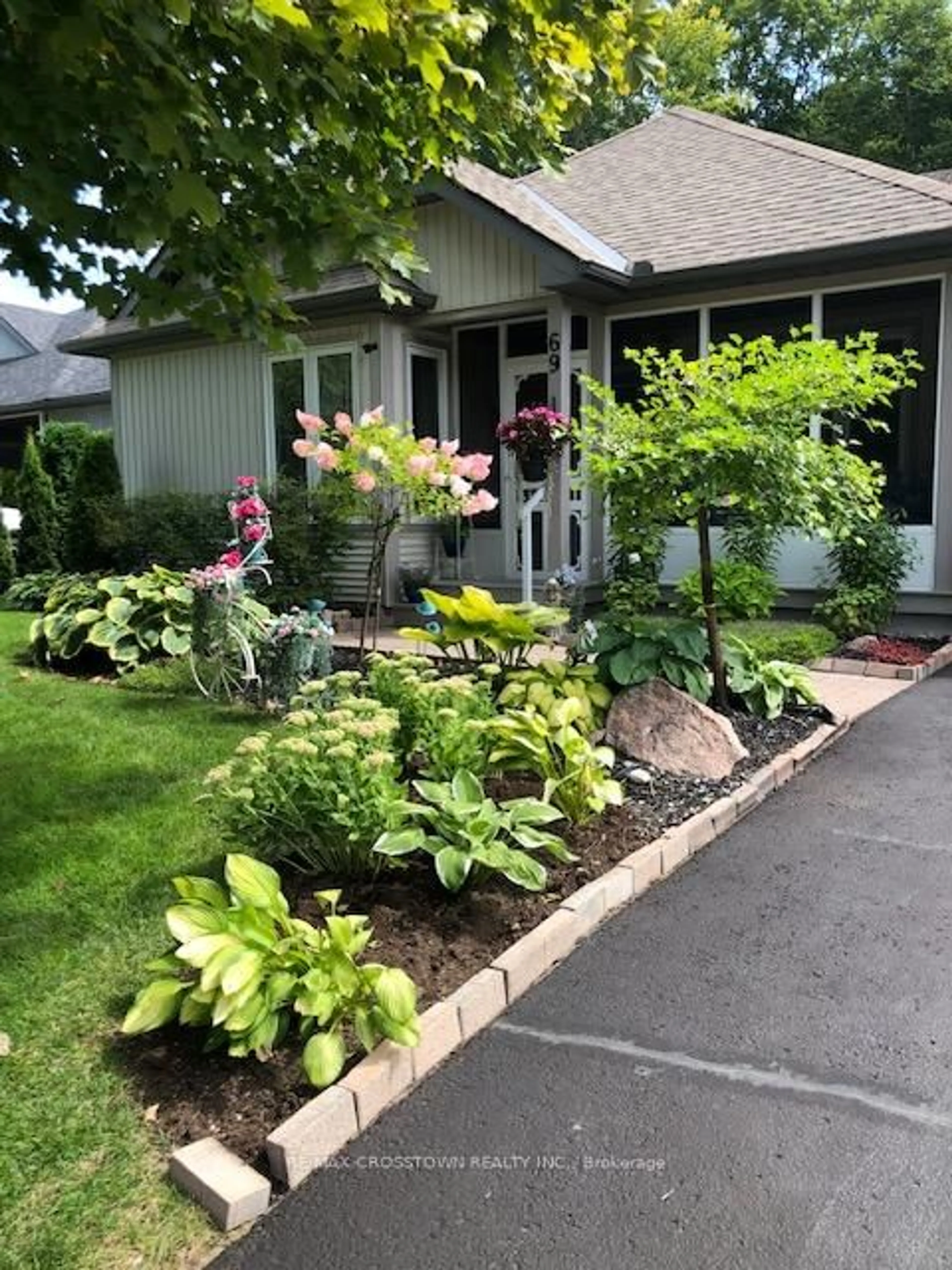 Indoor entryway for 69 WOODMANS CHART, Gravenhurst Ontario P1P 1Y5