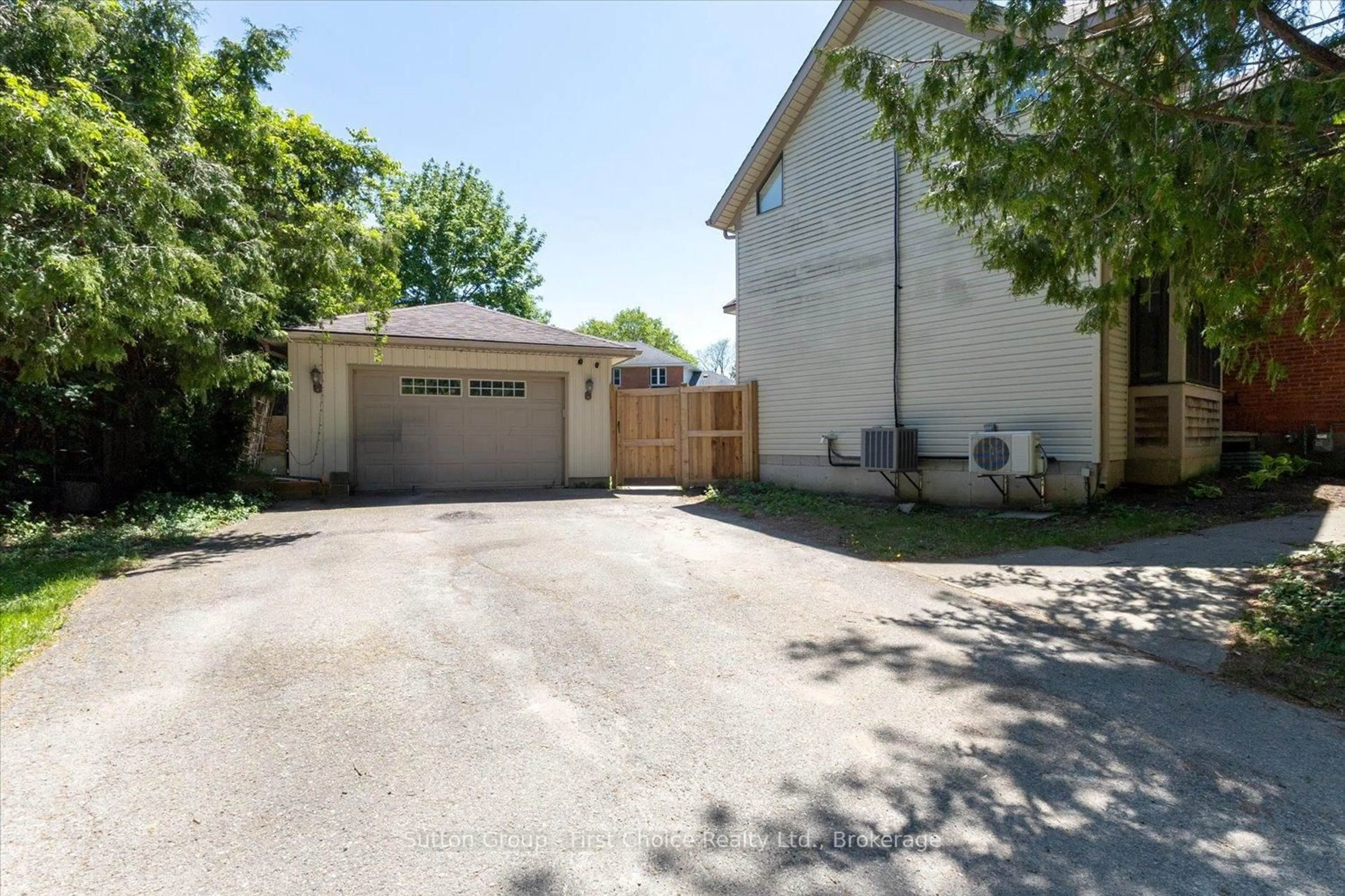 A pic from outside/outdoor area/front of a property/back of a property/a pic from drone, street for 409 Mornington St, Stratford Ontario N5A 5G7
