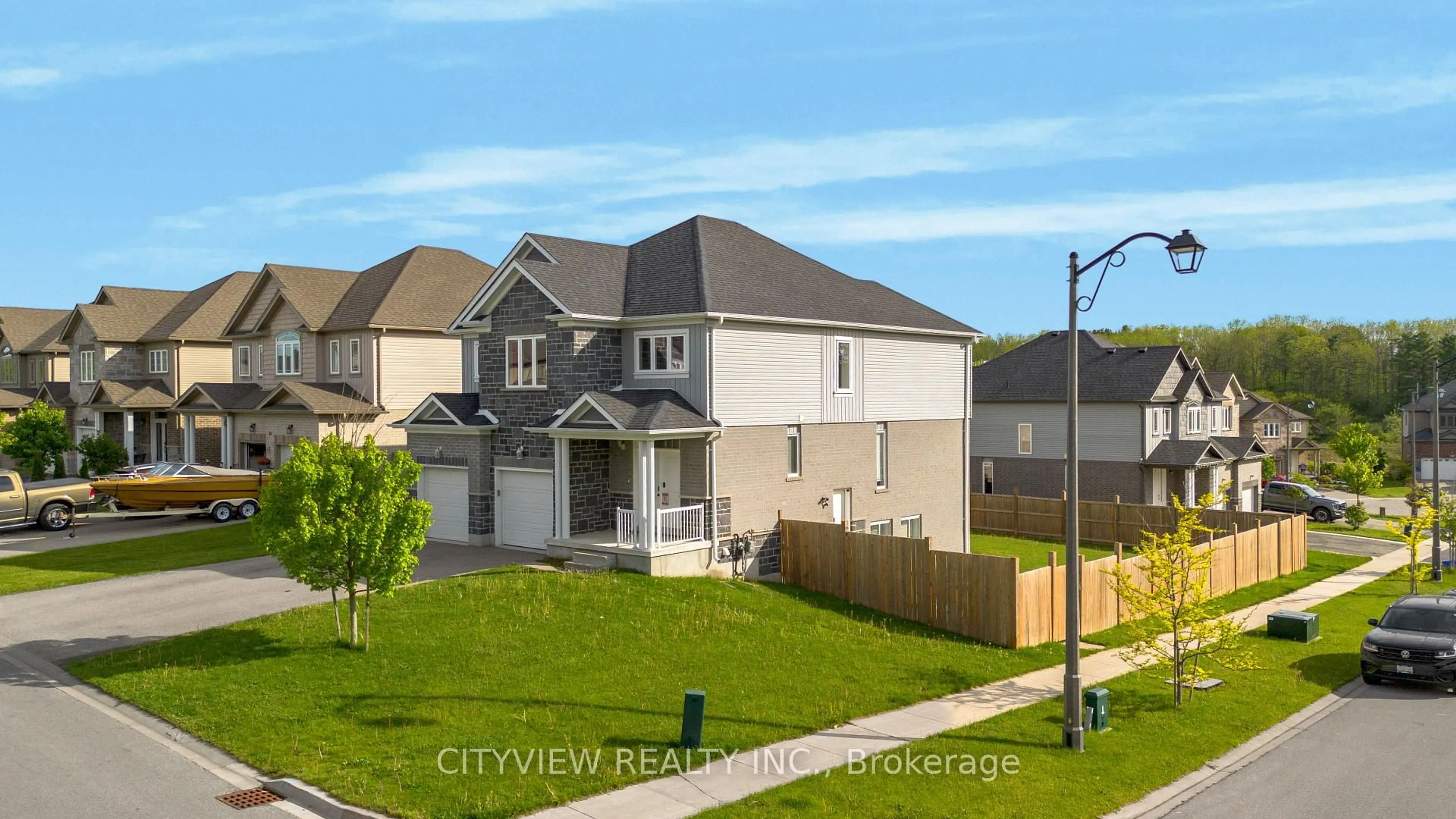 A pic from outside/outdoor area/front of a property/back of a property/a pic from drone, street for 28 Hartfield St, Ingersoll Ontario N5C 0C4