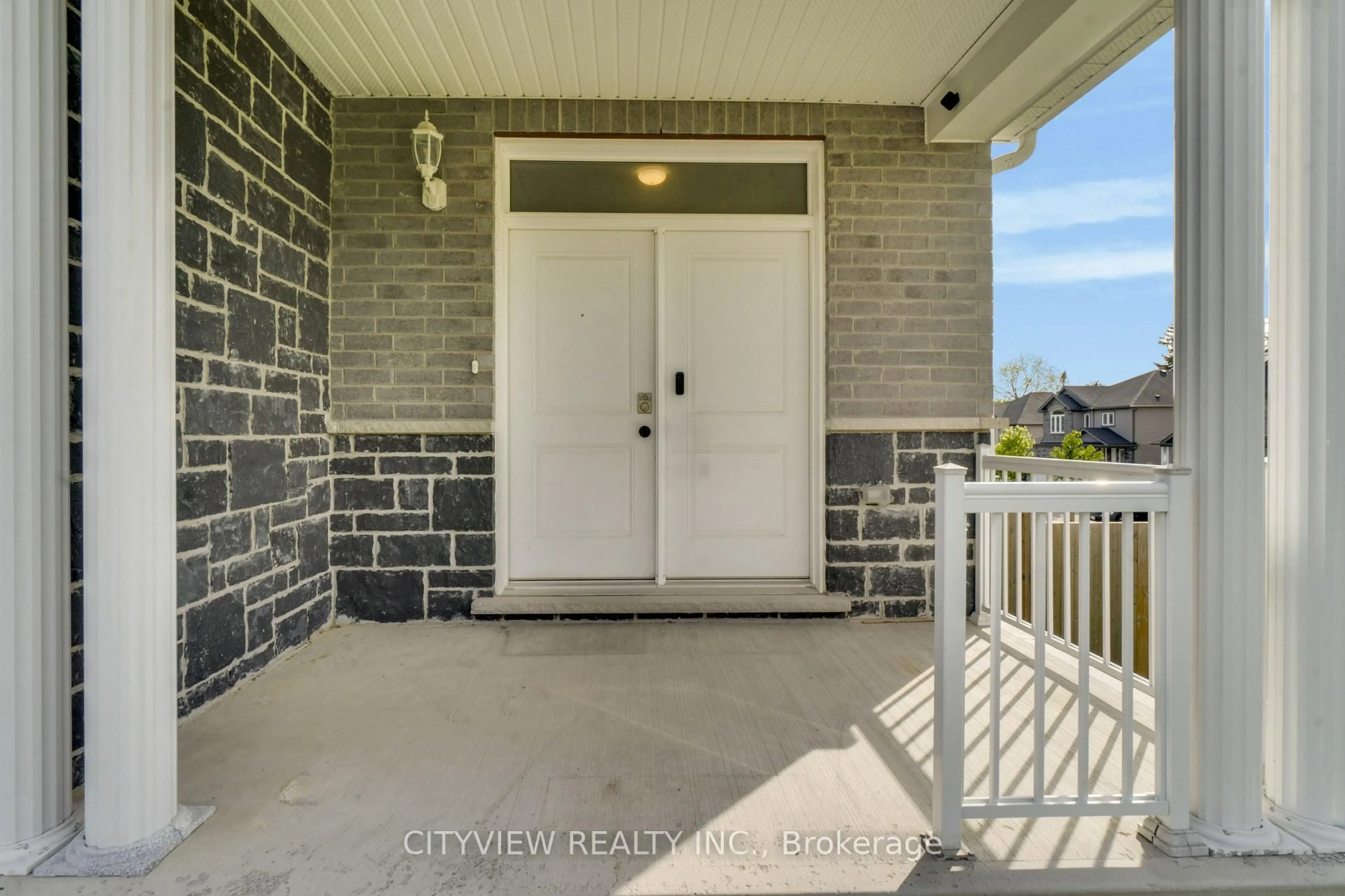 Indoor entryway for 28 Hartfield St, Ingersoll Ontario N5C 0C4