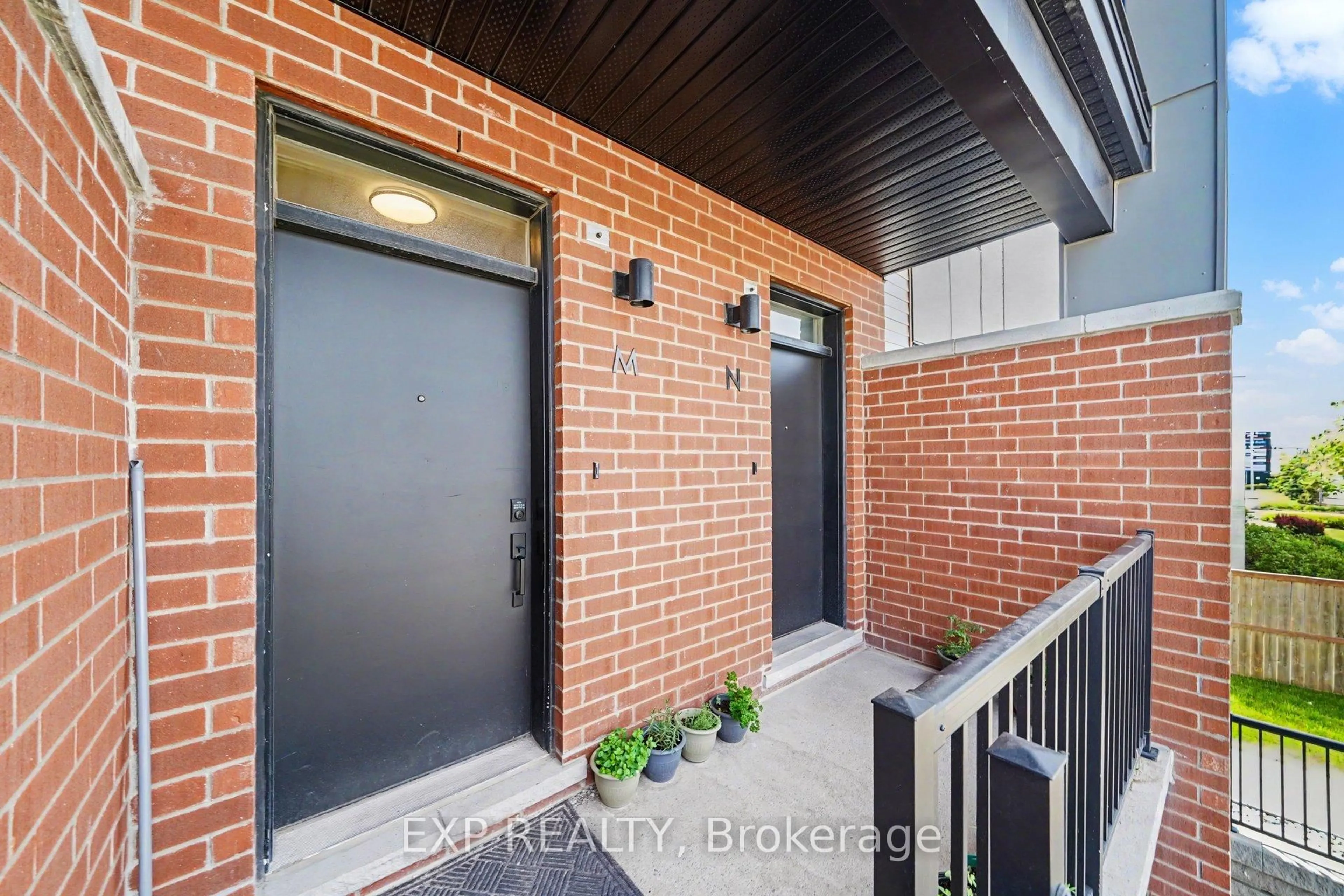 Indoor entryway for 4793 Bank St #M, Leitrim Ontario K1T 0W7