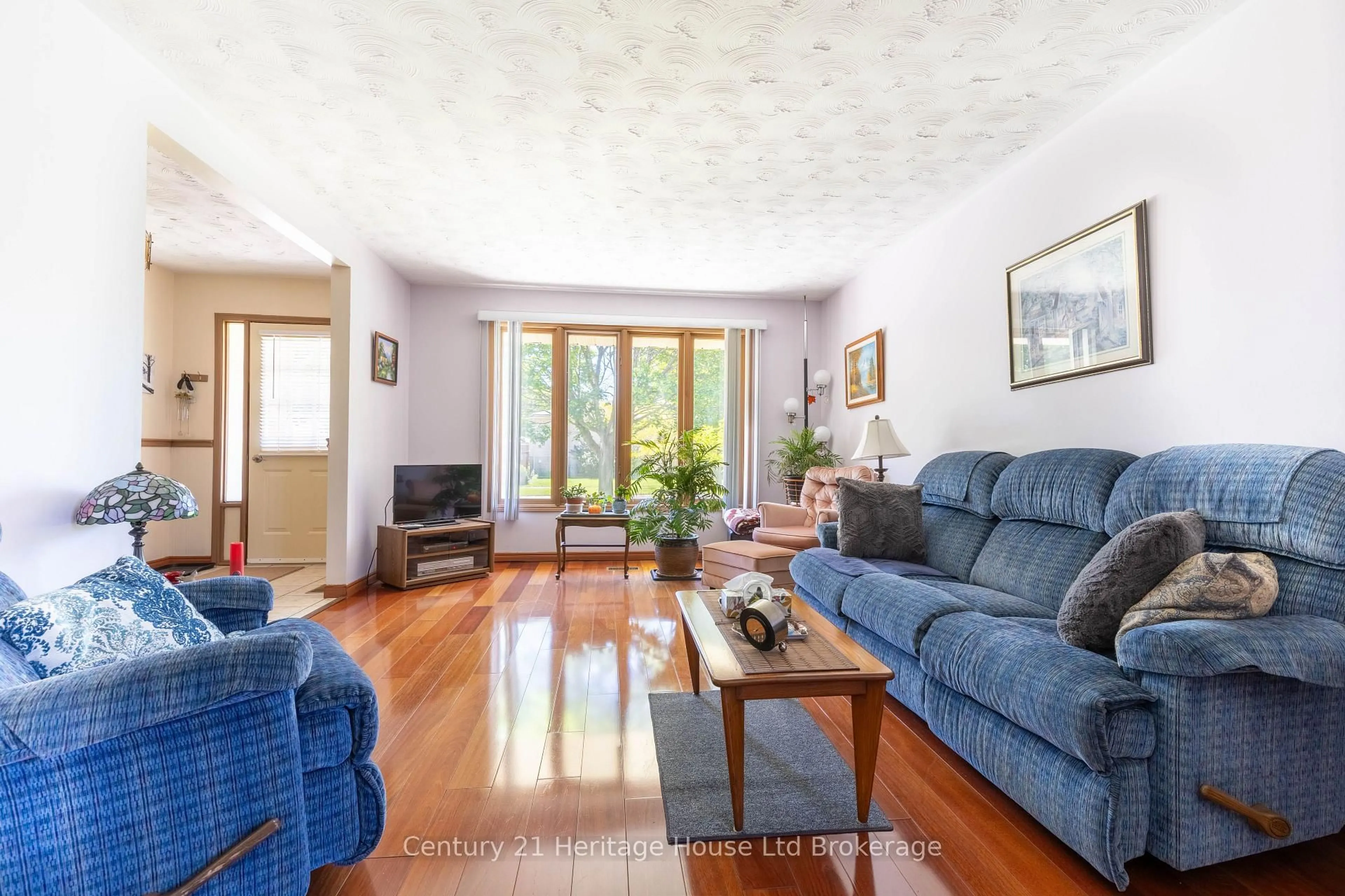 Living room with furniture, unknown for 12 Spartan Dr, Brantford Ontario N3R 6C7