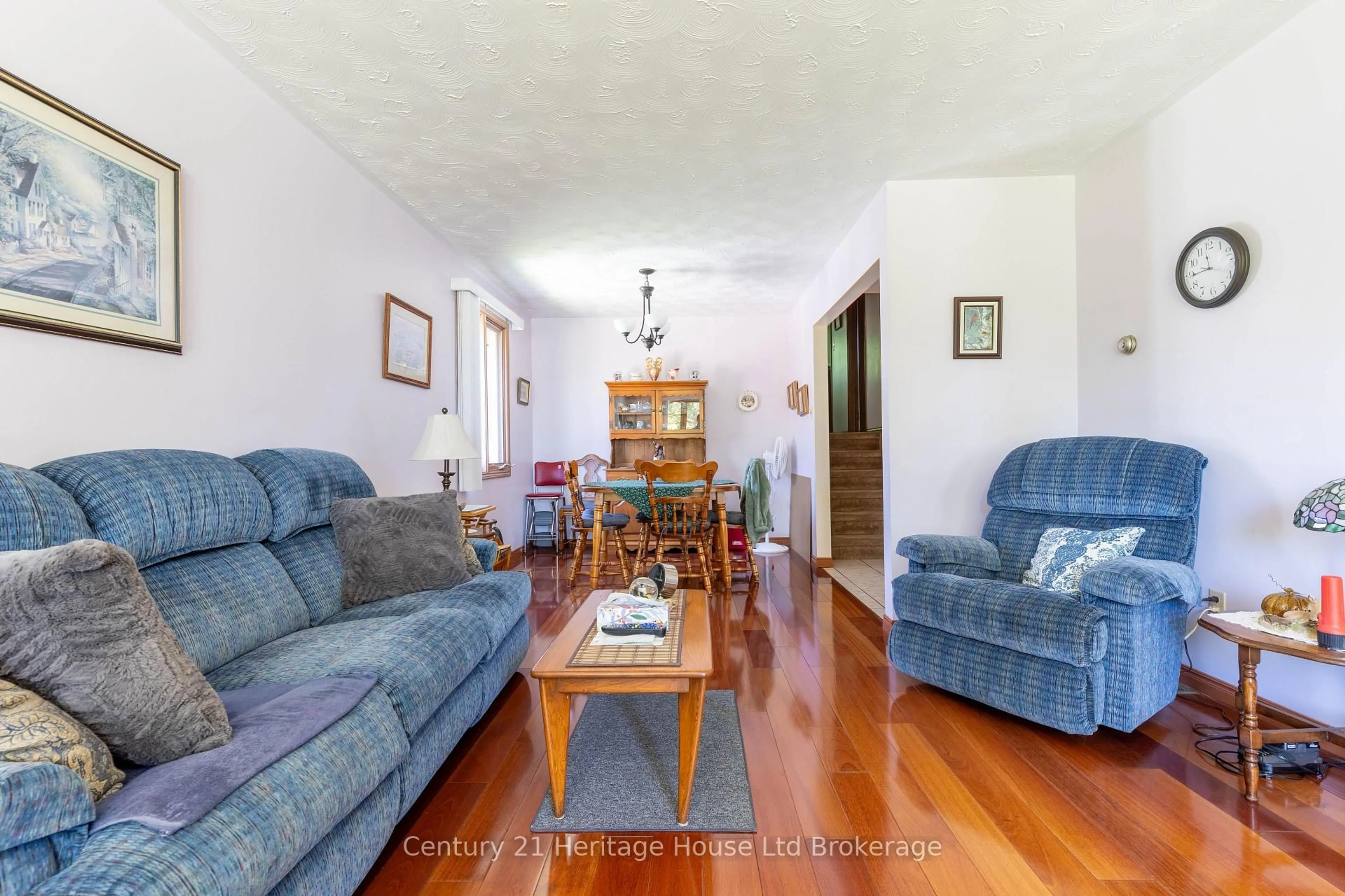Living room with furniture, unknown for 12 Spartan Dr, Brantford Ontario N3R 6C7