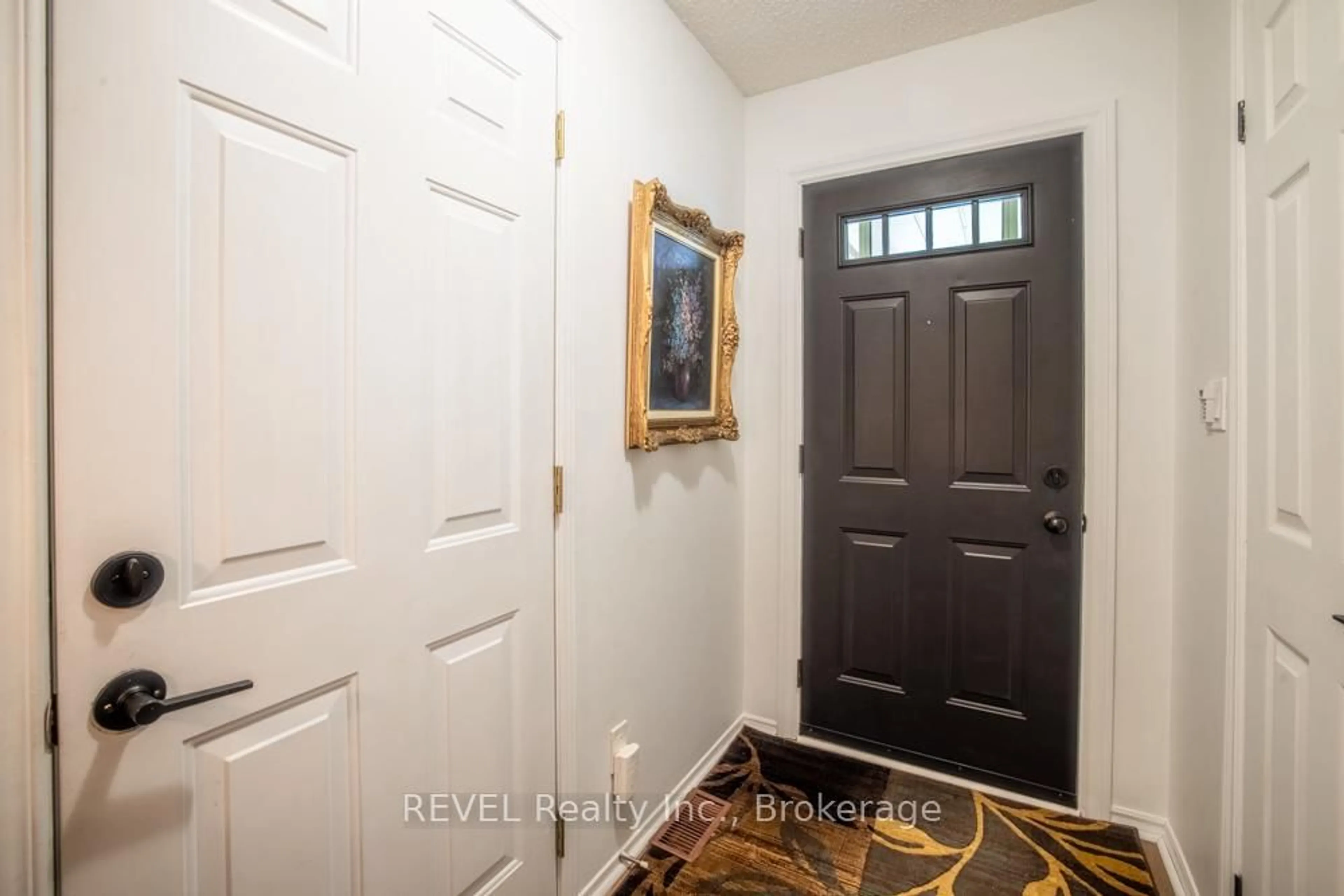 Indoor entryway for 64 Forster St #2, St. Catharines Ontario L2N 6T5