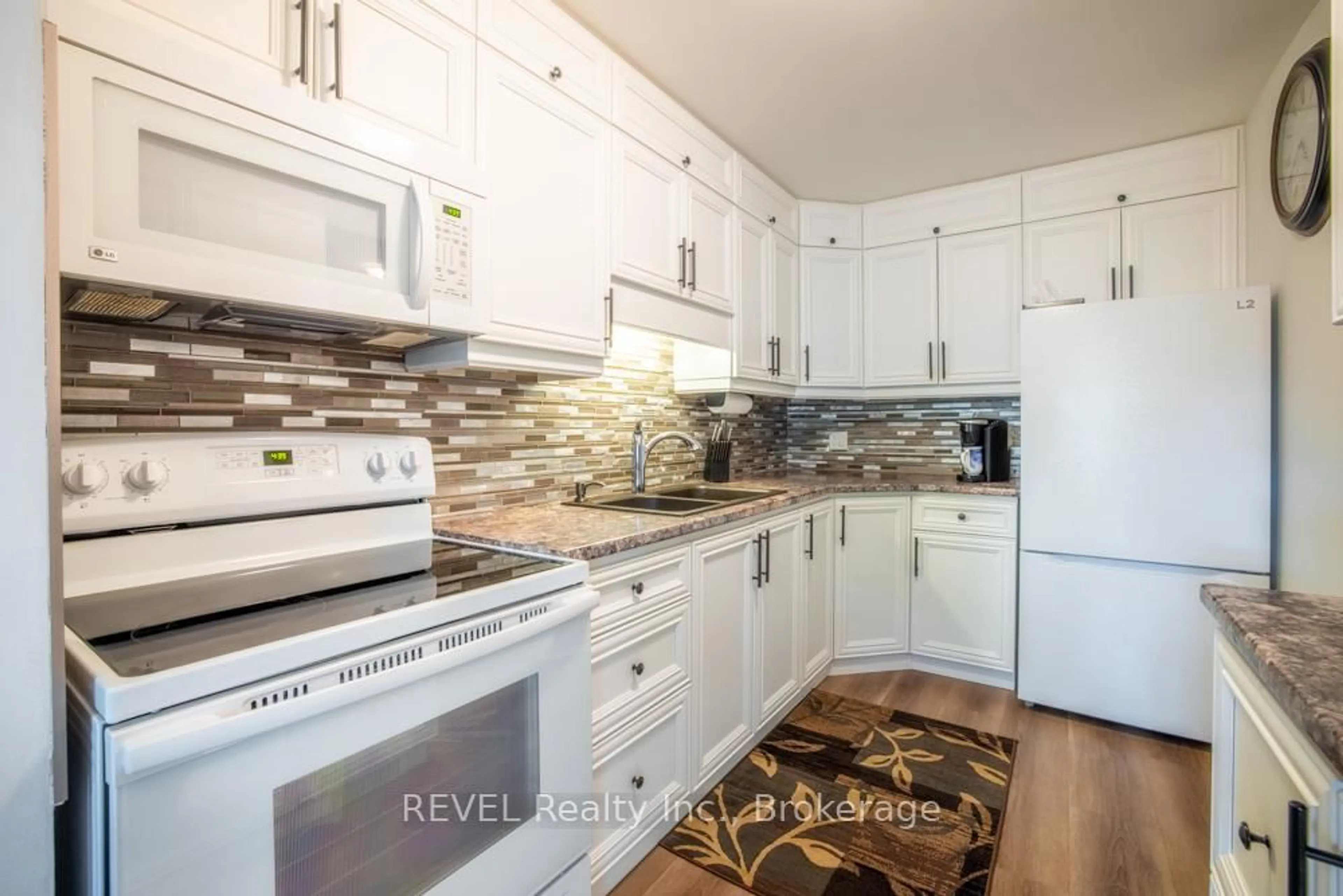 Open concept kitchen, ceramic/tile floor for 64 Forster St #2, St. Catharines Ontario L2N 6T5