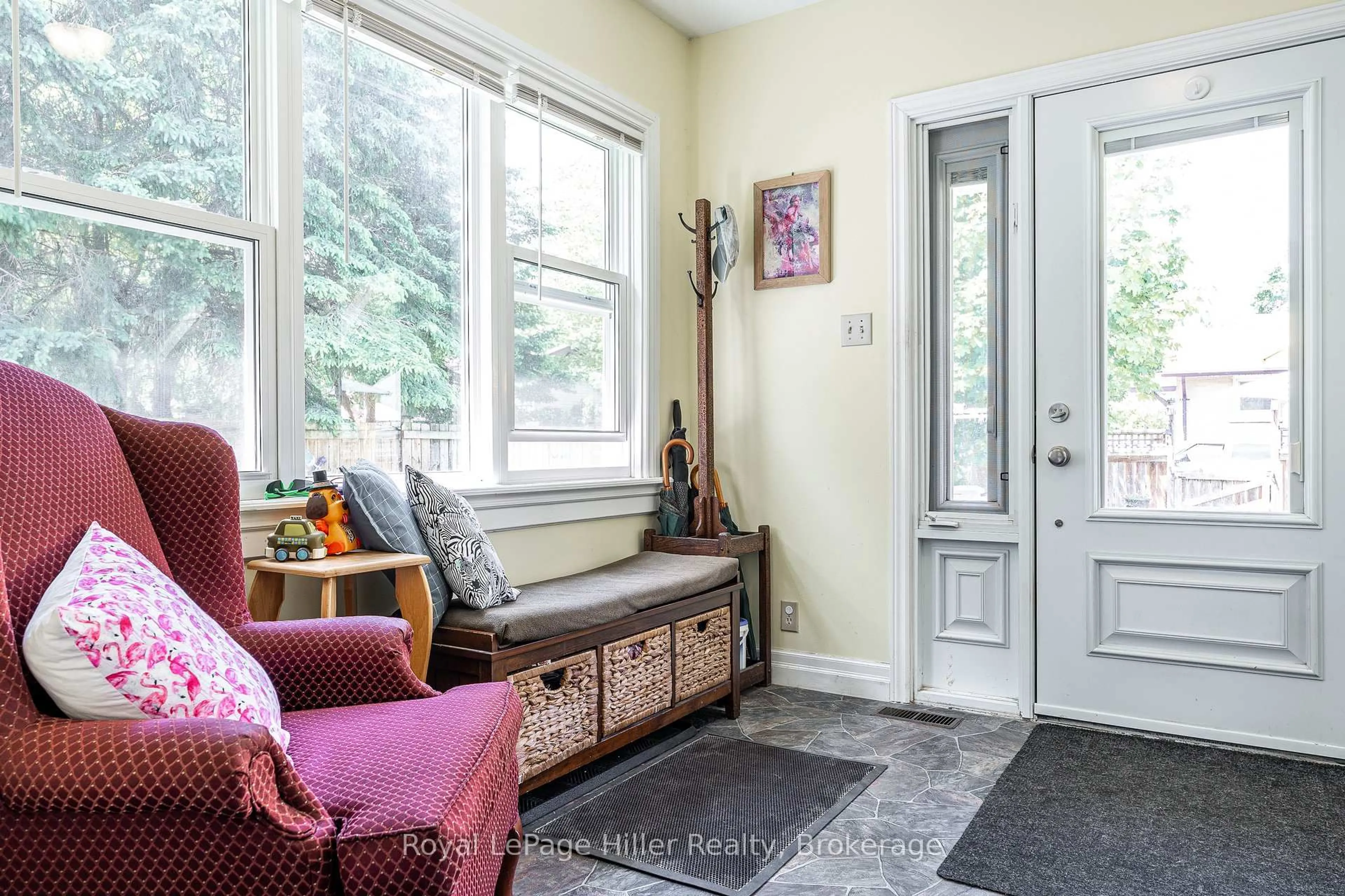 Indoor entryway for 272 John St, Stratford Ontario N5A 6M1