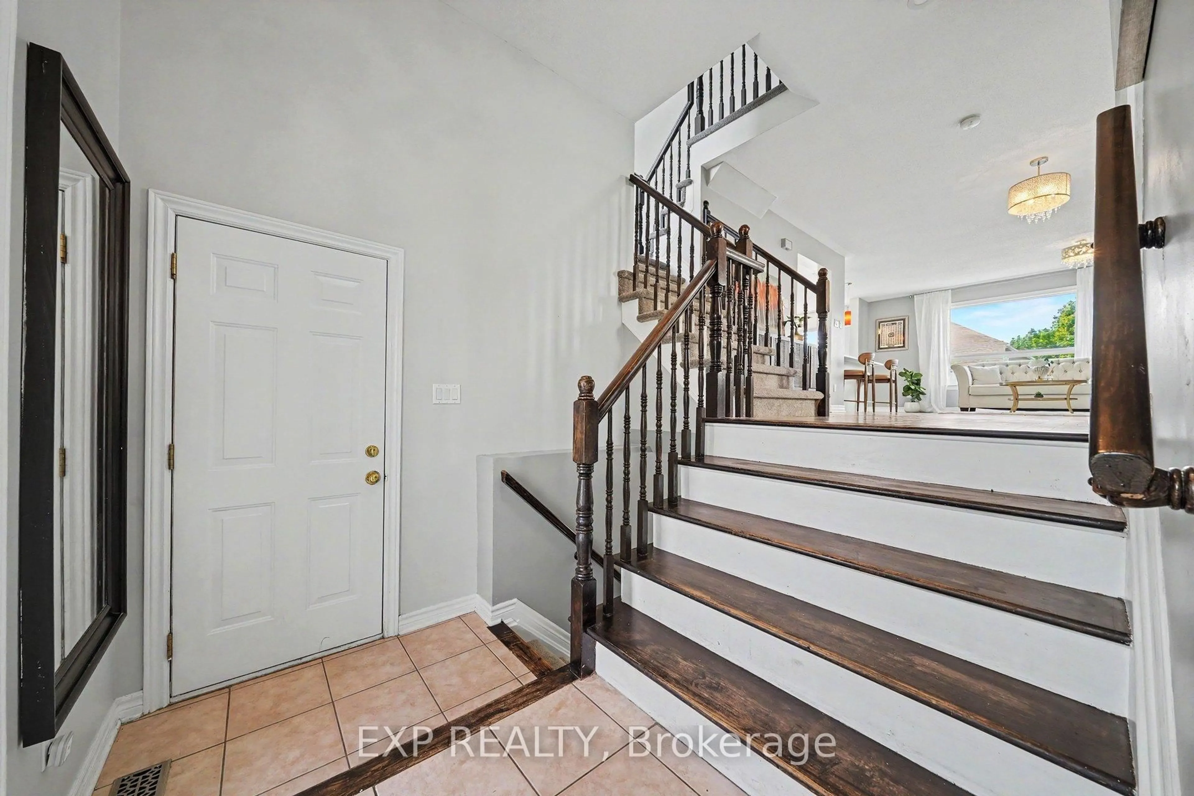 Indoor entryway for 55 San Mateo Dr, Ottawa Ontario K2J 5H4