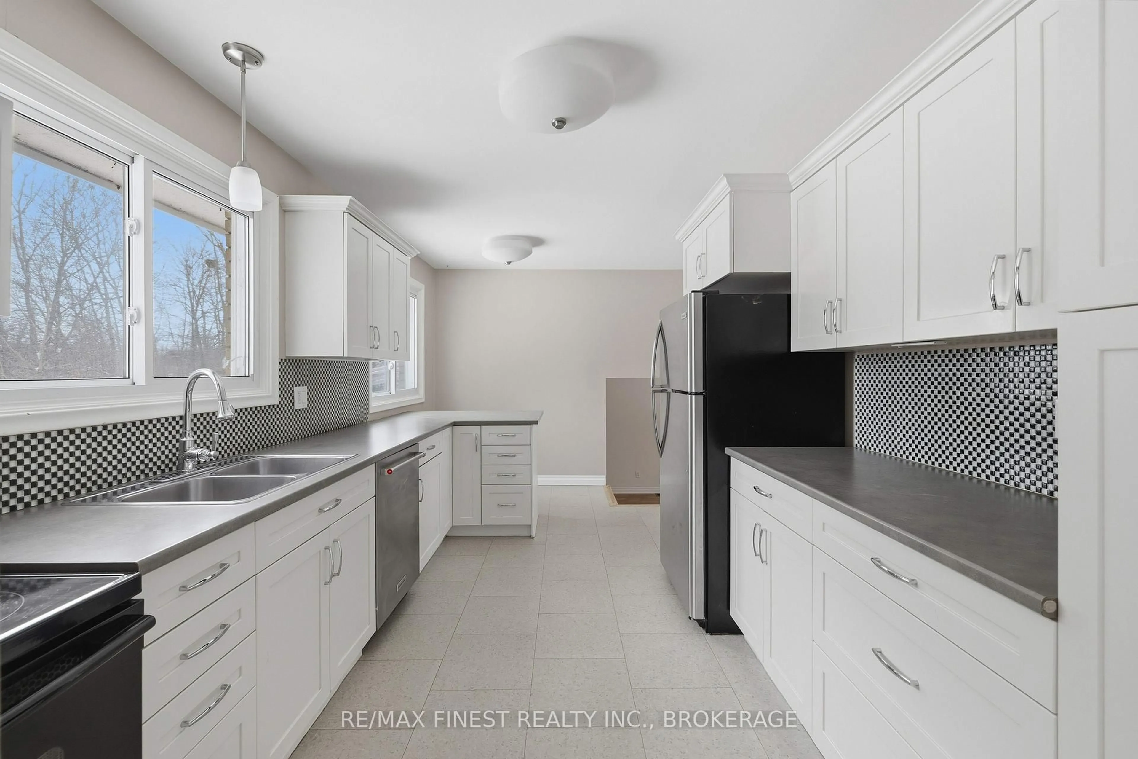 Unknown for 337 Avenue Rd, Kingston Ontario K7M 1C8