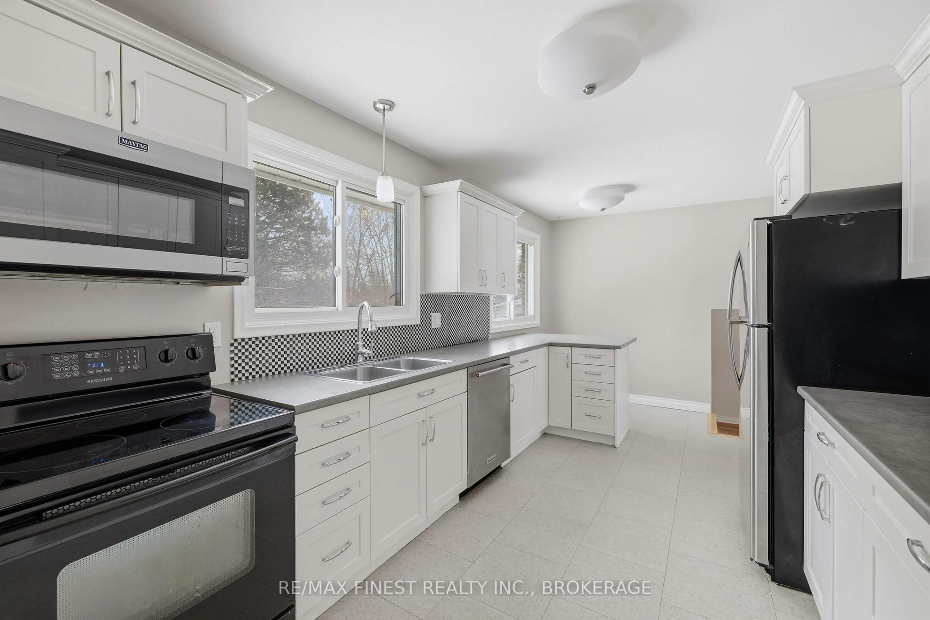 Open concept kitchen, ceramic/tile floor for 337 Avenue Rd, Kingston Ontario K7M 1C8