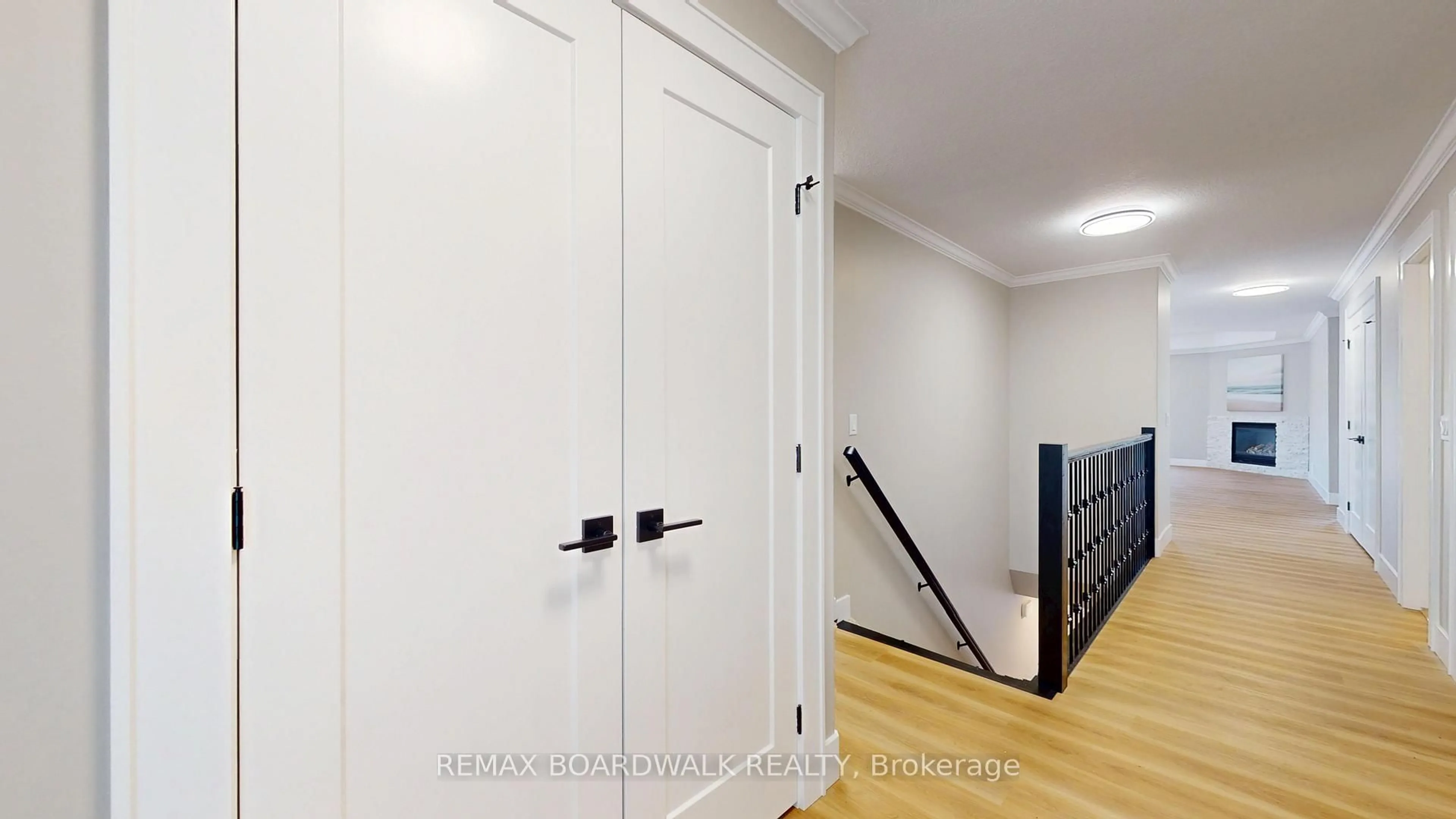 Indoor entryway for 1025 Aspen Dr, Brockville Ontario K6V 7G2