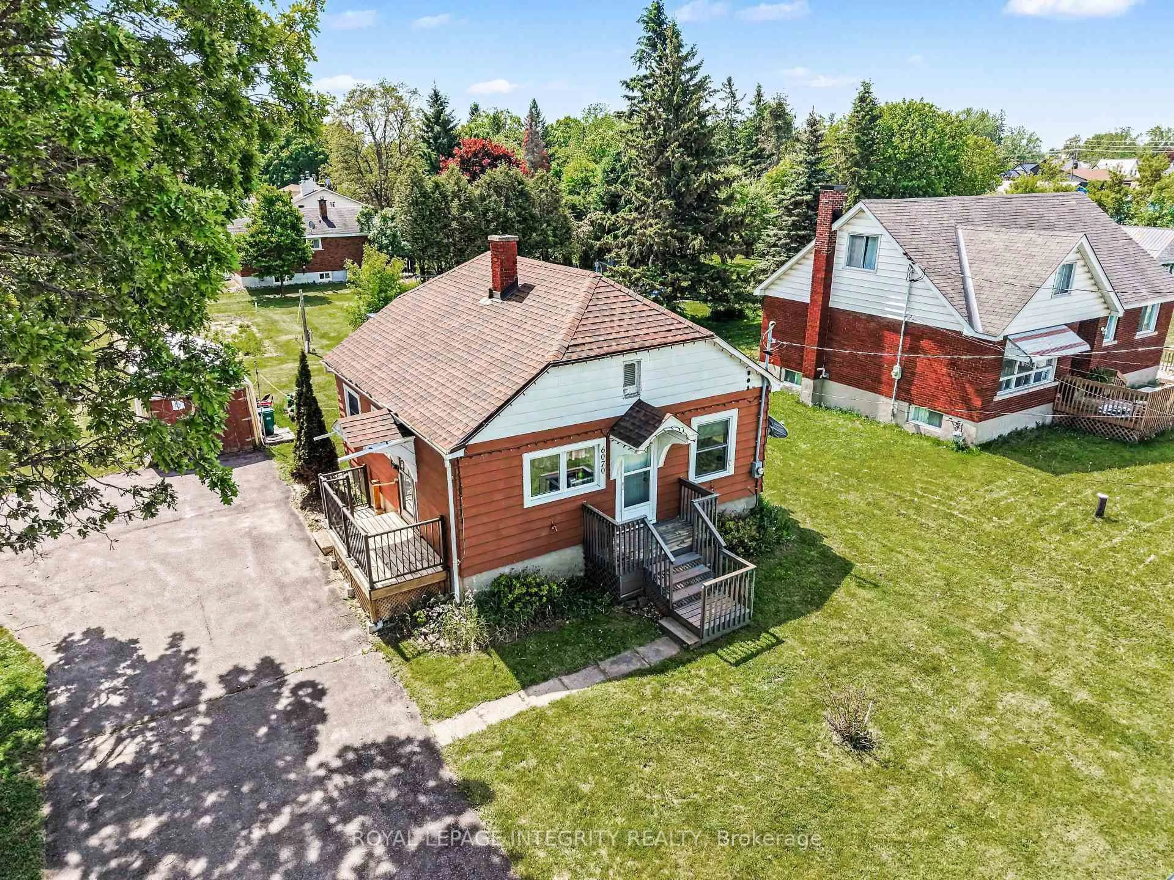 A pic from outside/outdoor area/front of a property/back of a property/a pic from drone, street for 6070 Perth St, Richmond Ontario K0A 2Z0