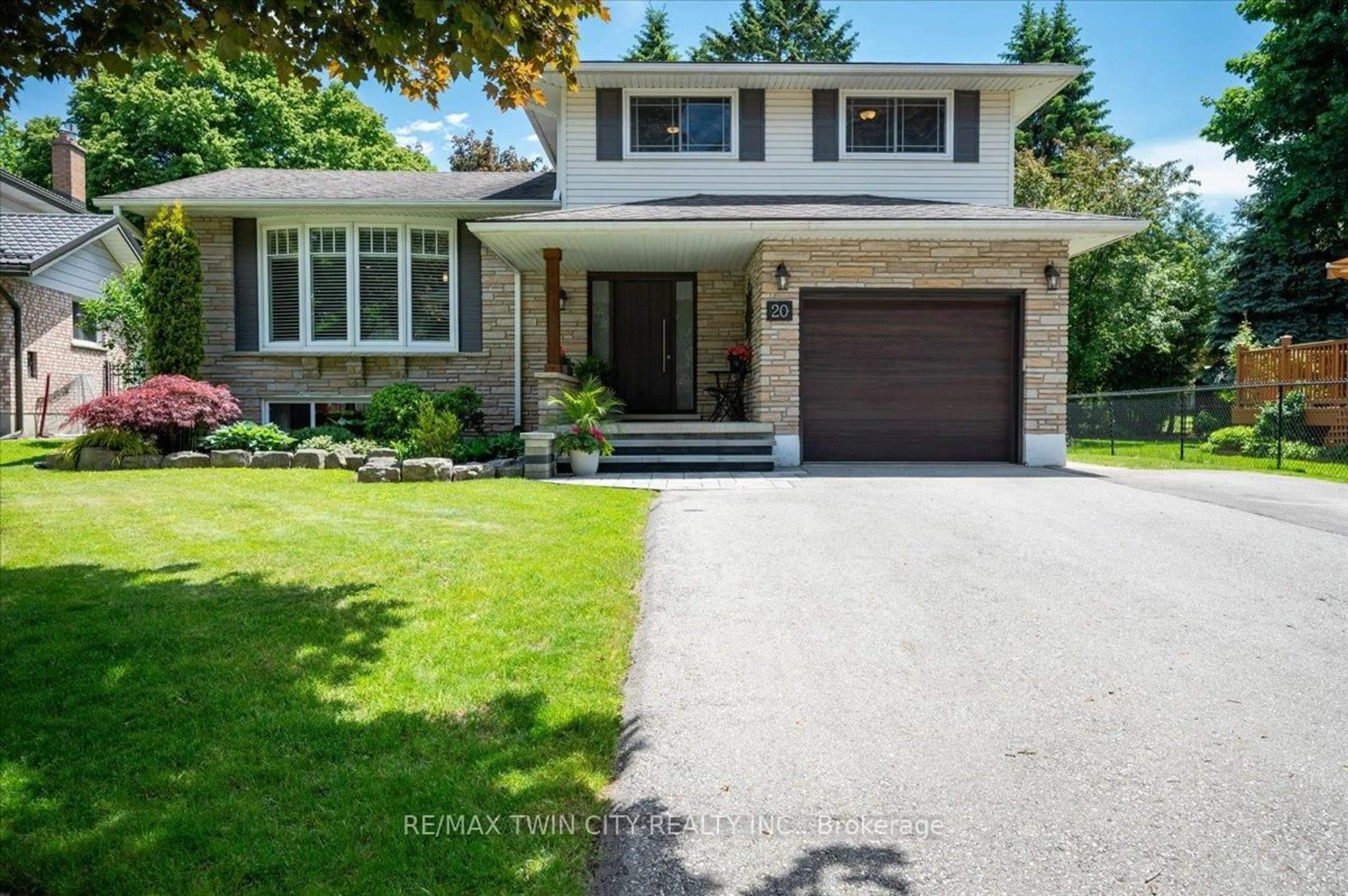 Home with brick exterior material, street for 20 Wolfe's Crt, Kitchener Ontario N2B 2Z1