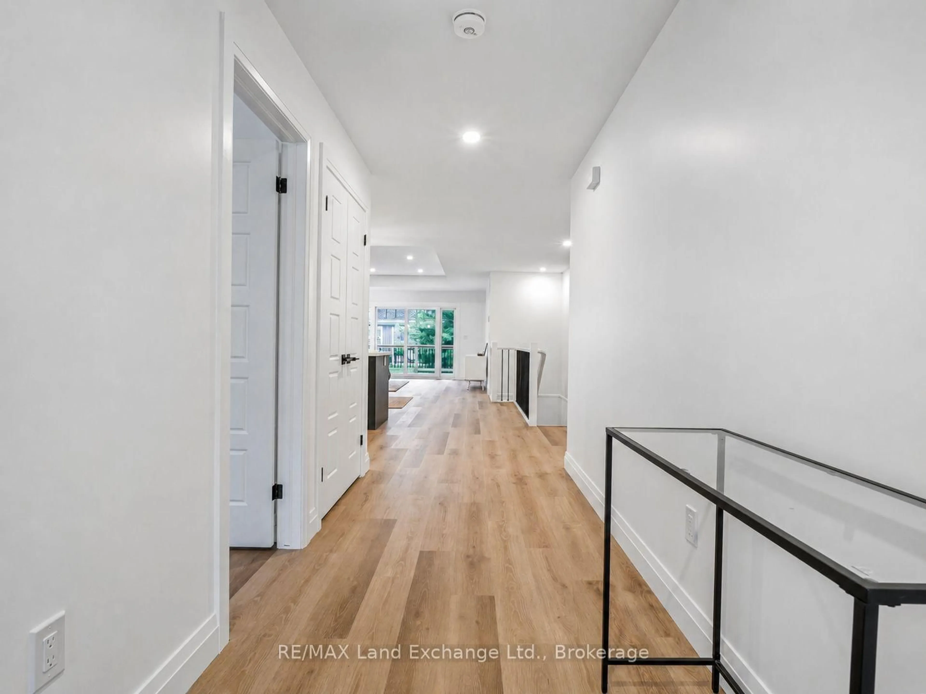 Indoor foyer for 86 Eagle Crt #18, Saugeen Shores Ontario N0H 2C3