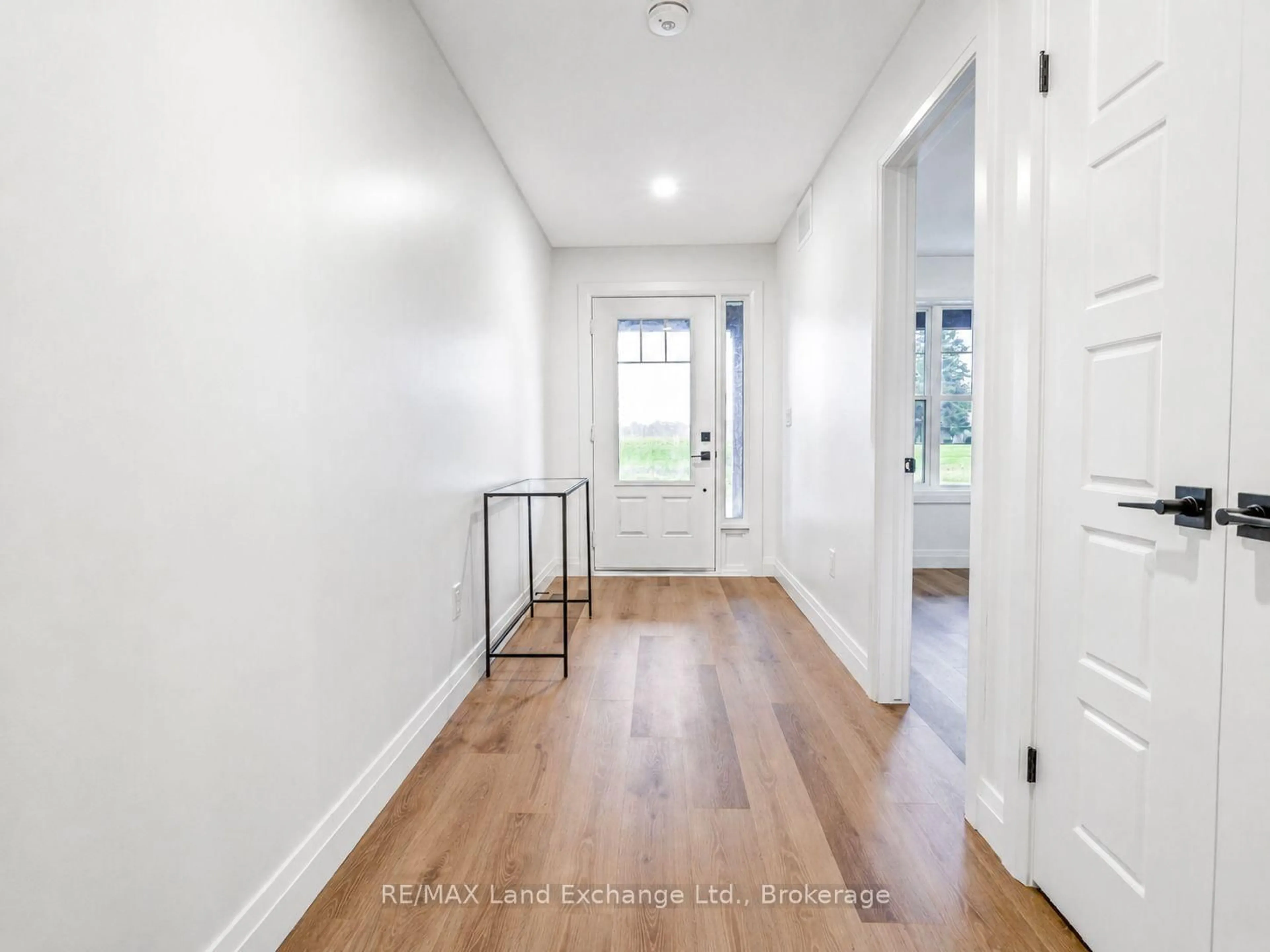 Indoor entryway for 86 Eagle Crt #18, Saugeen Shores Ontario N0H 2C3