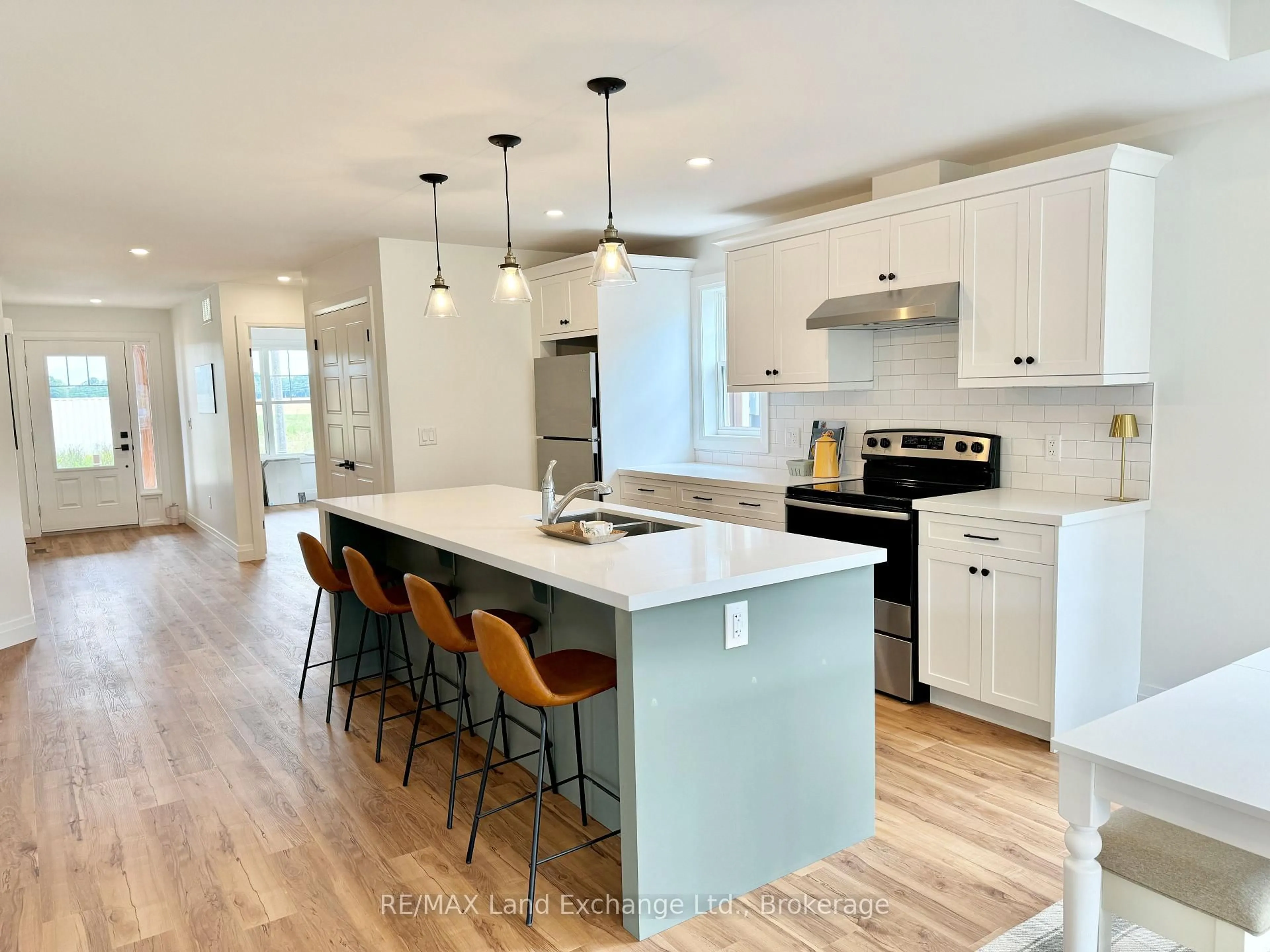 Open concept kitchen, unknown for 94 Eagle Crt, Saugeen Shores Ontario N0H 2C3