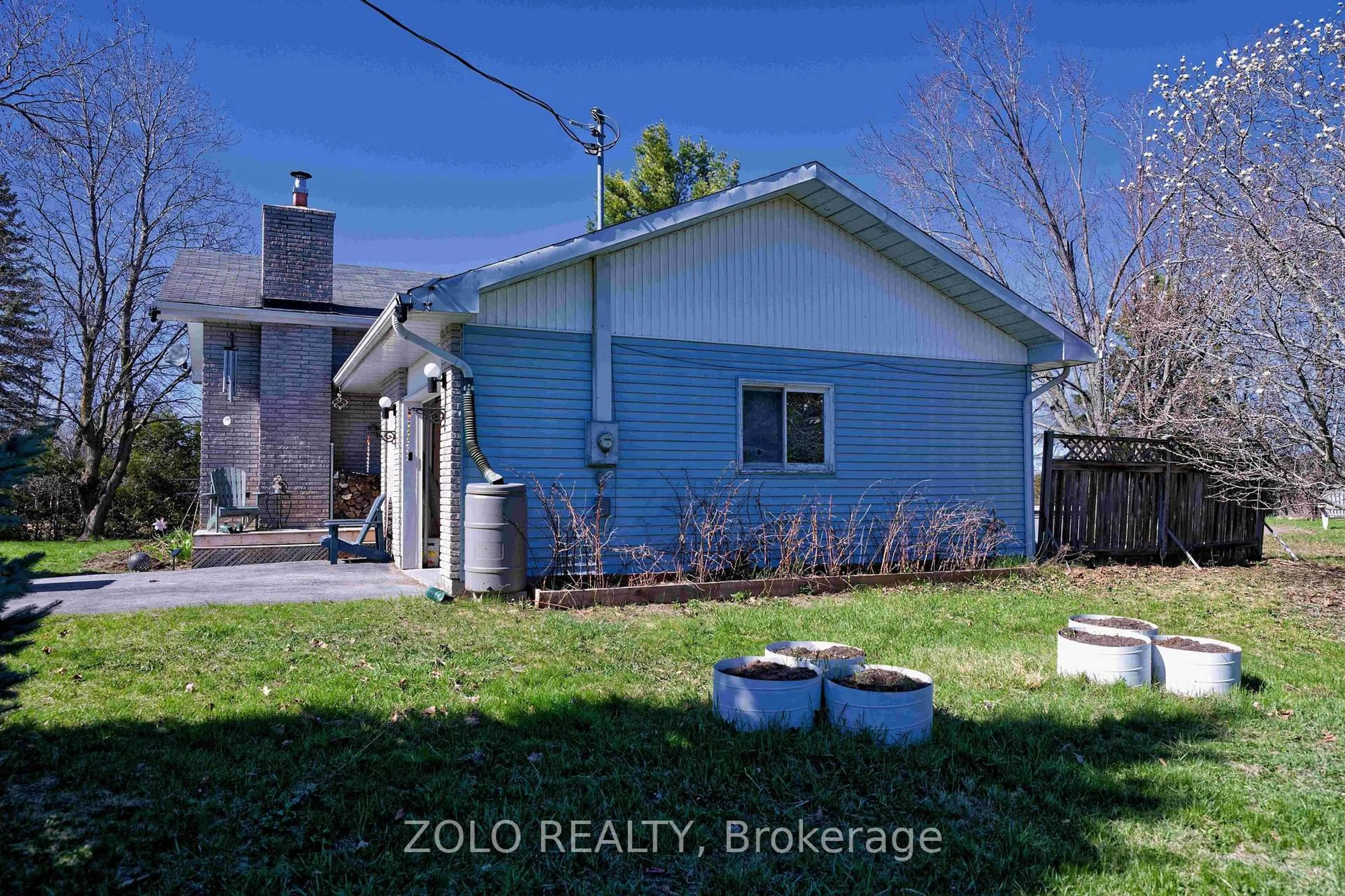 A pic from outside/outdoor area/front of a property/back of a property/a pic from drone, street for 4075 Lafortune Dr, Vernon Ontario K0A 3J0