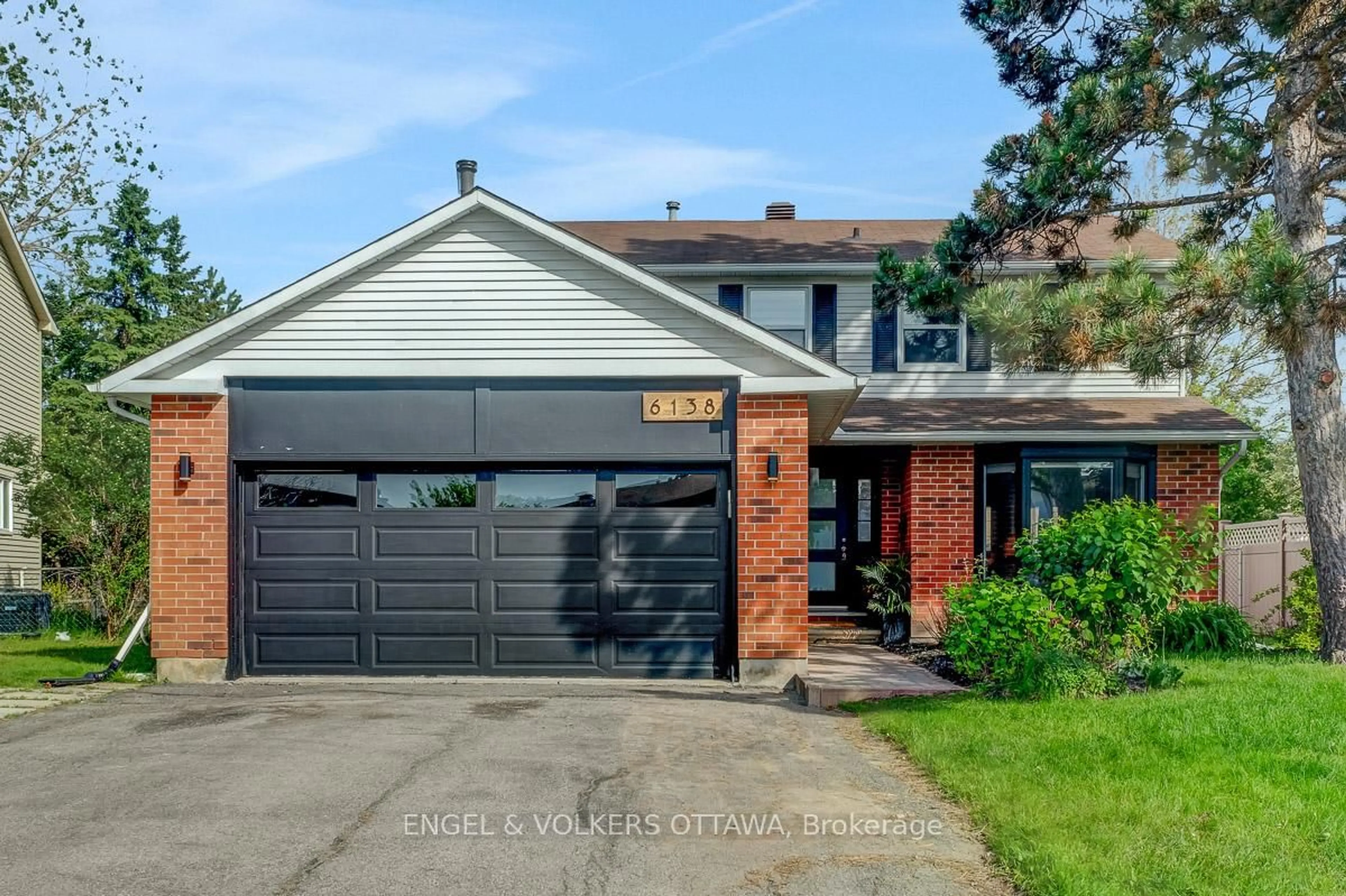 Home with brick exterior material, street for 6138 Vineyard Dr, Ottawa Ontario K1C 2N6