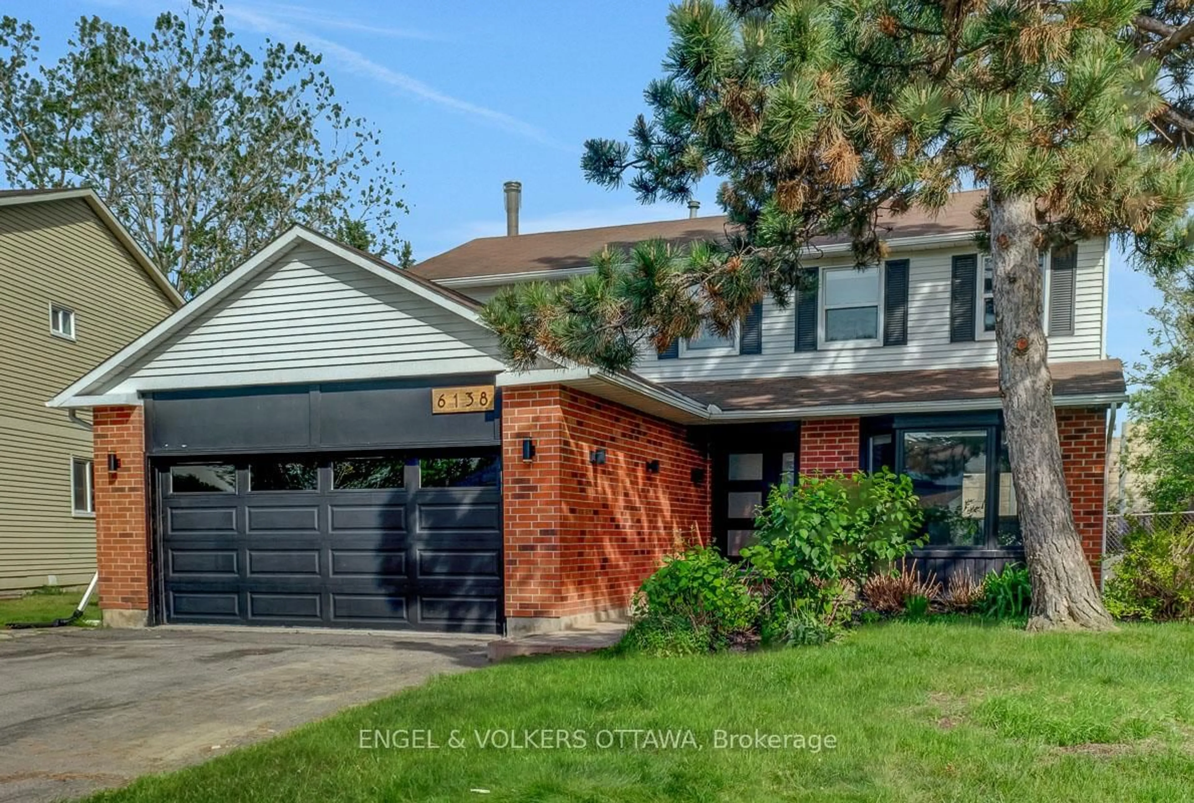 Home with brick exterior material, street for 6138 Vineyard Dr, Ottawa Ontario K1C 2N6