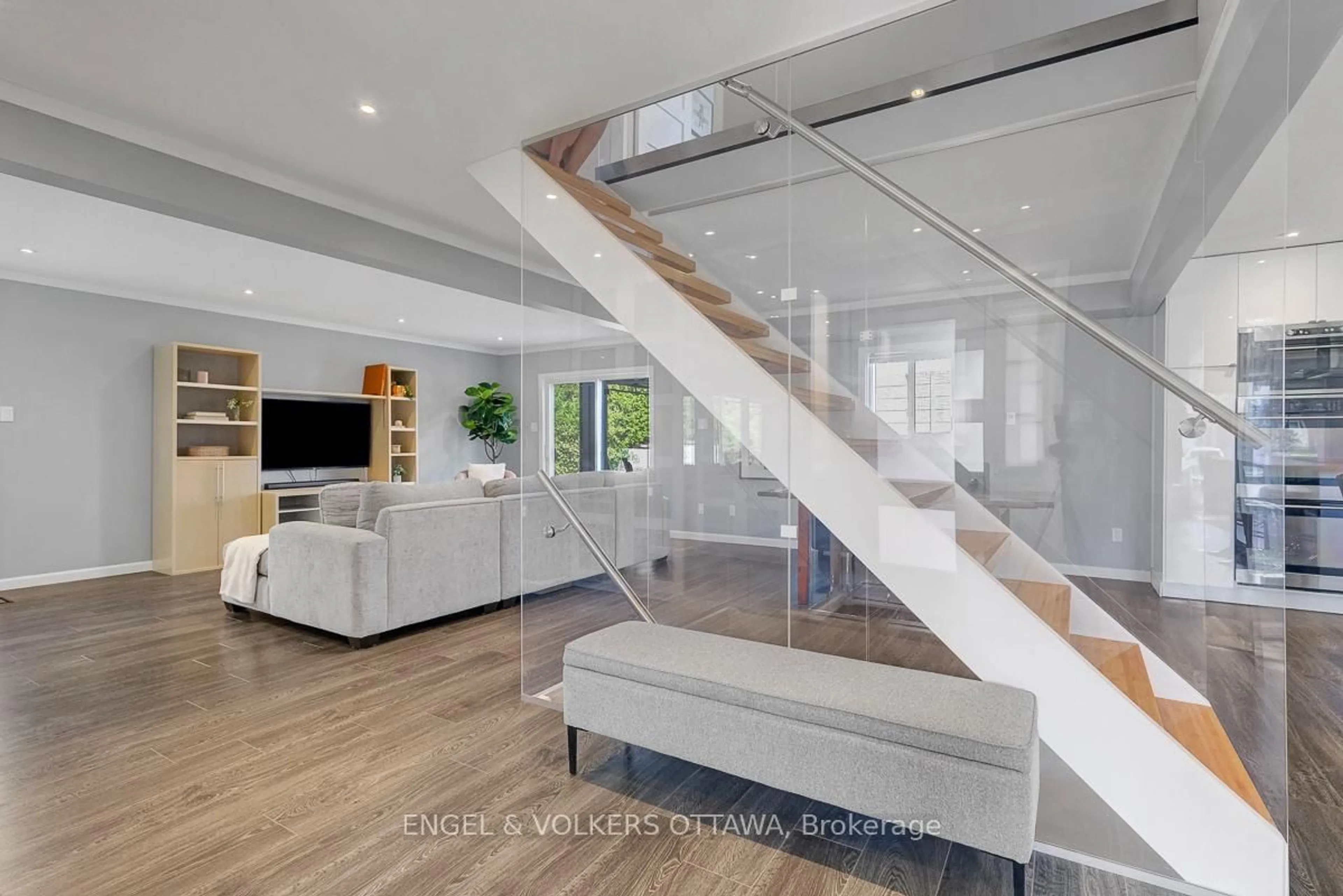 Unknown for 6138 Vineyard Dr, Ottawa Ontario K1C 2N6