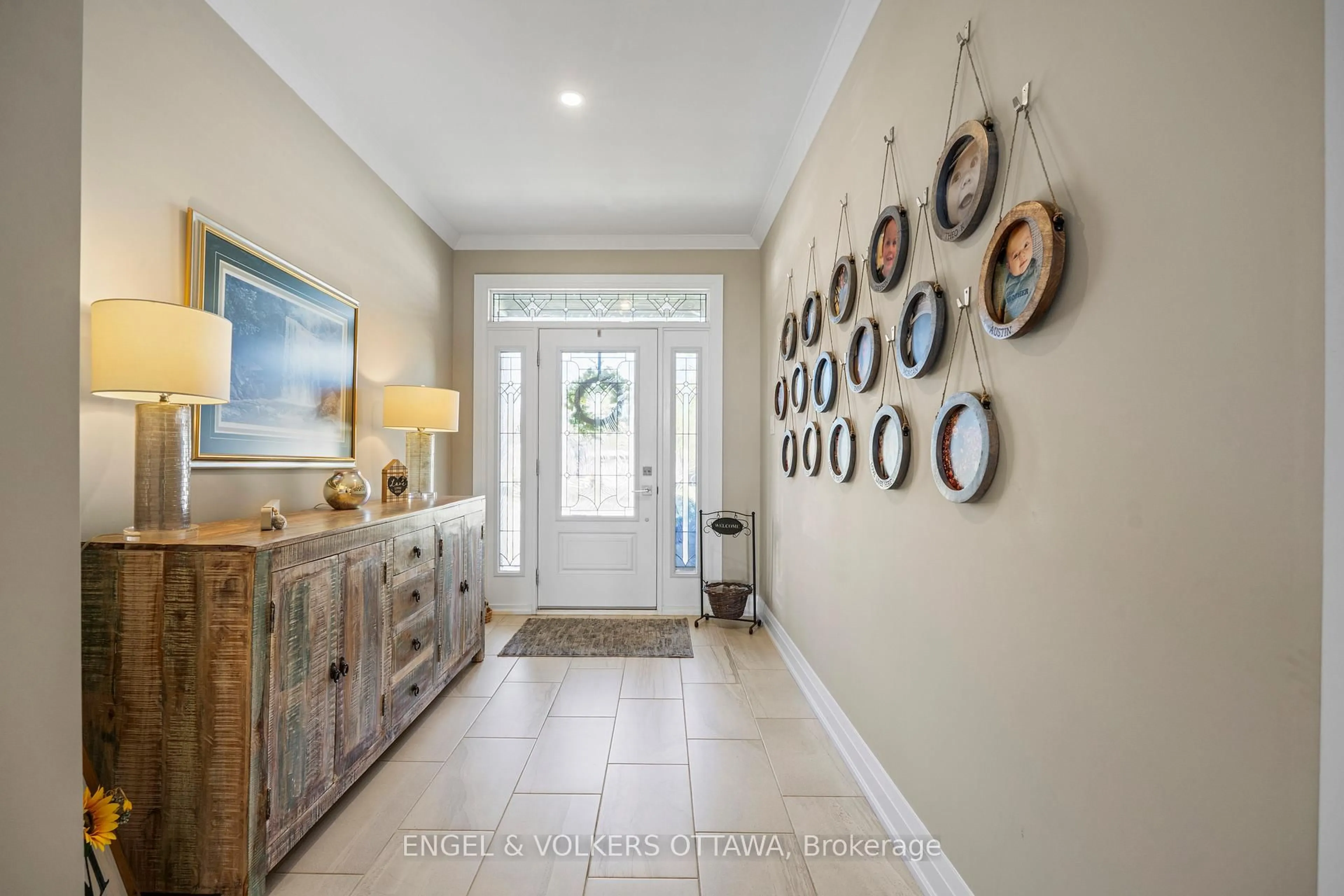 Indoor entryway for 150 Blackhorse Dr, North Grenville Ontario K0G 1J0