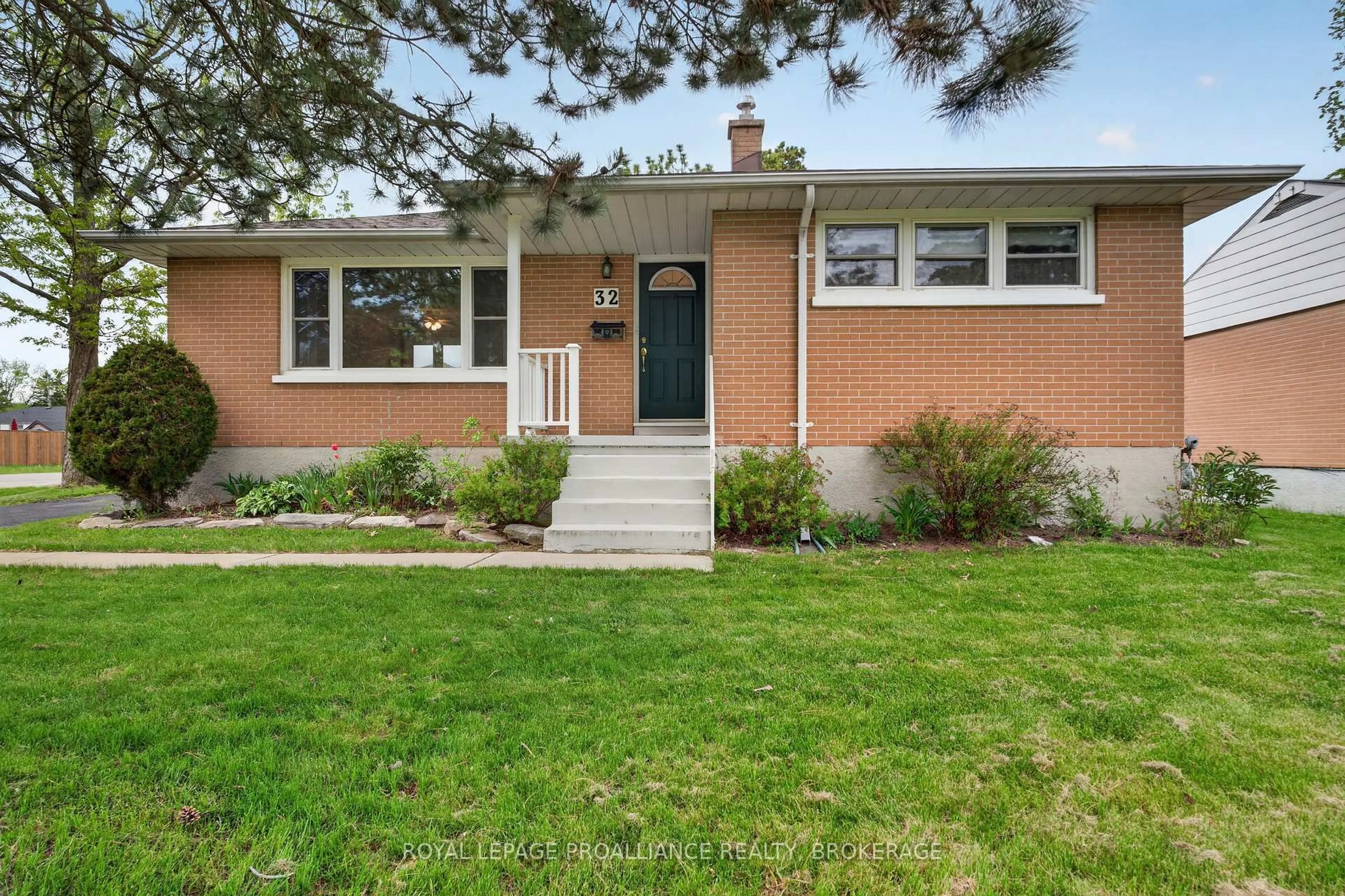 Home with brick exterior material, street for 32 Lennox St, Kingston Ontario K7M 4S2