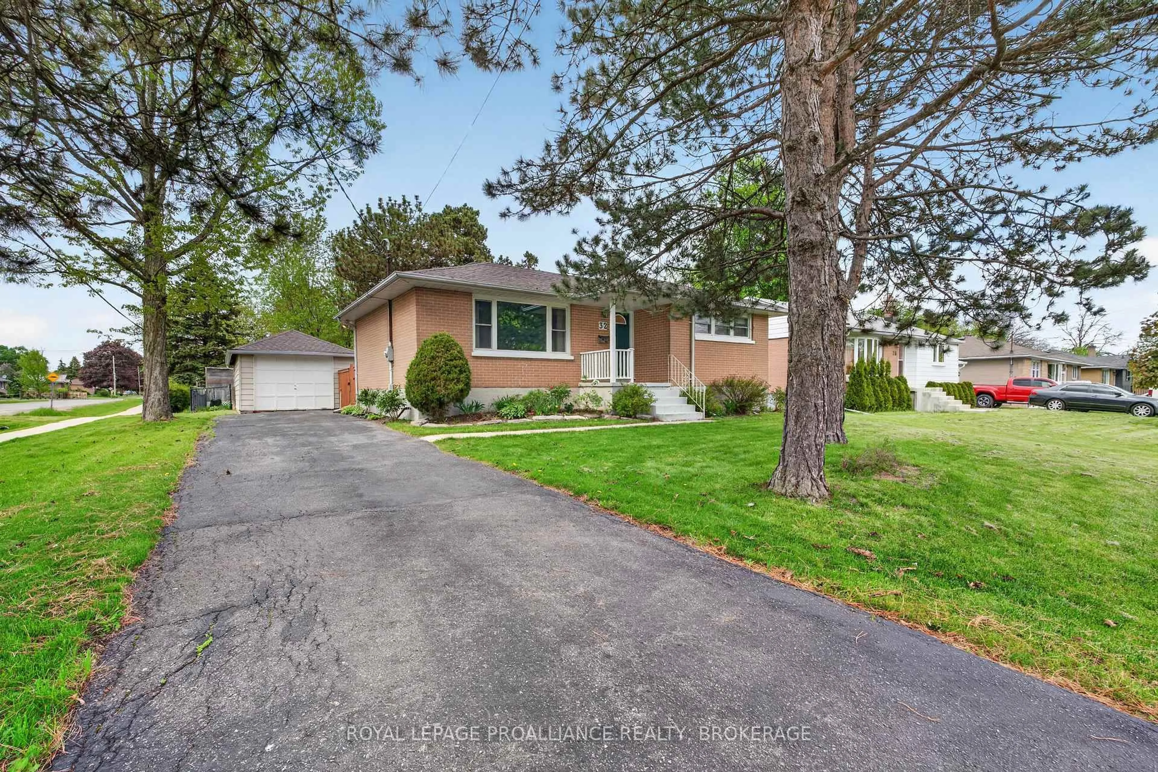 Unknown for 32 Lennox St, Kingston Ontario K7M 4S2