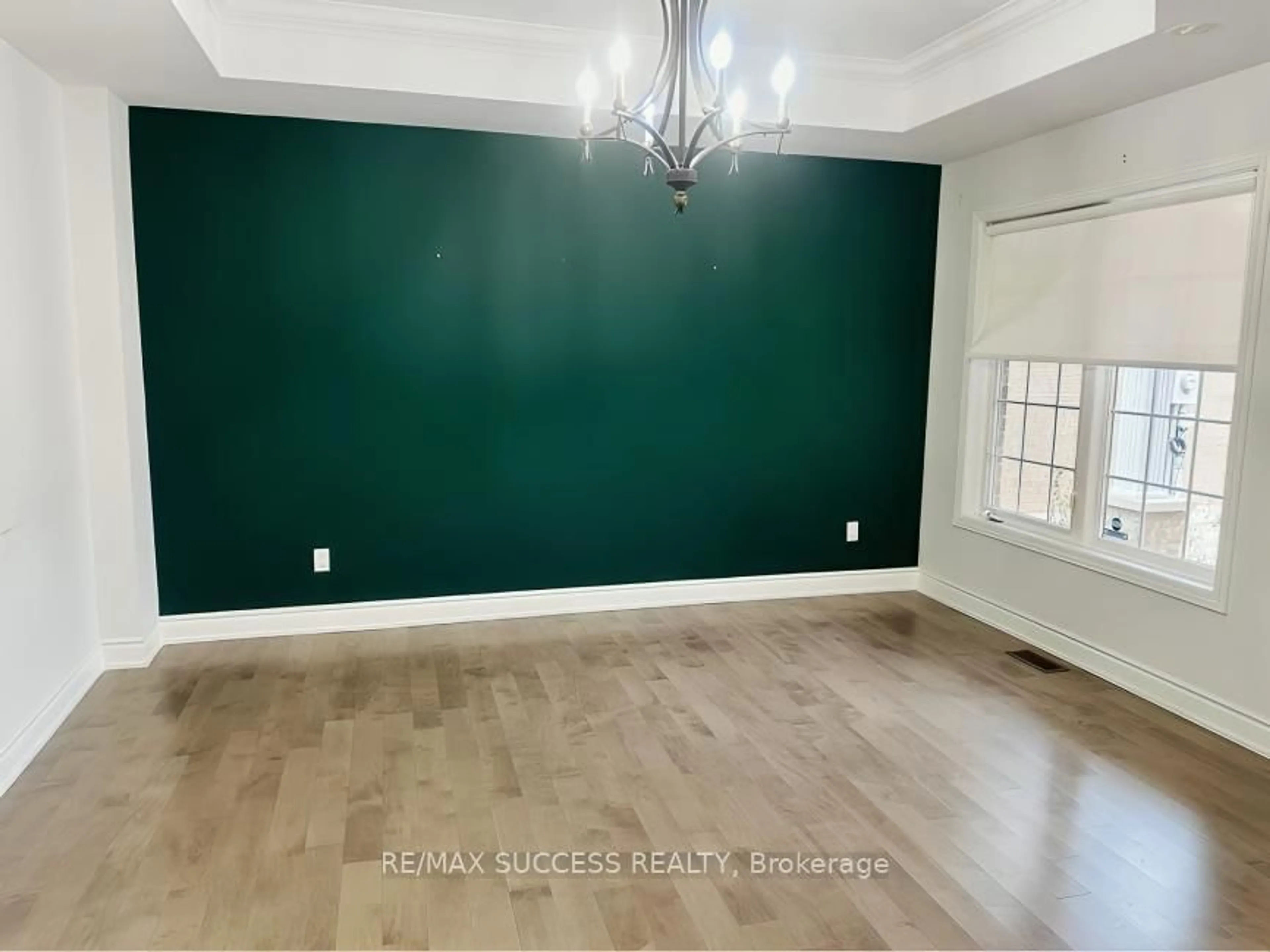 A pic of a room for 64 Garth Trails Cres, Hamilton Ontario L9B 2X1