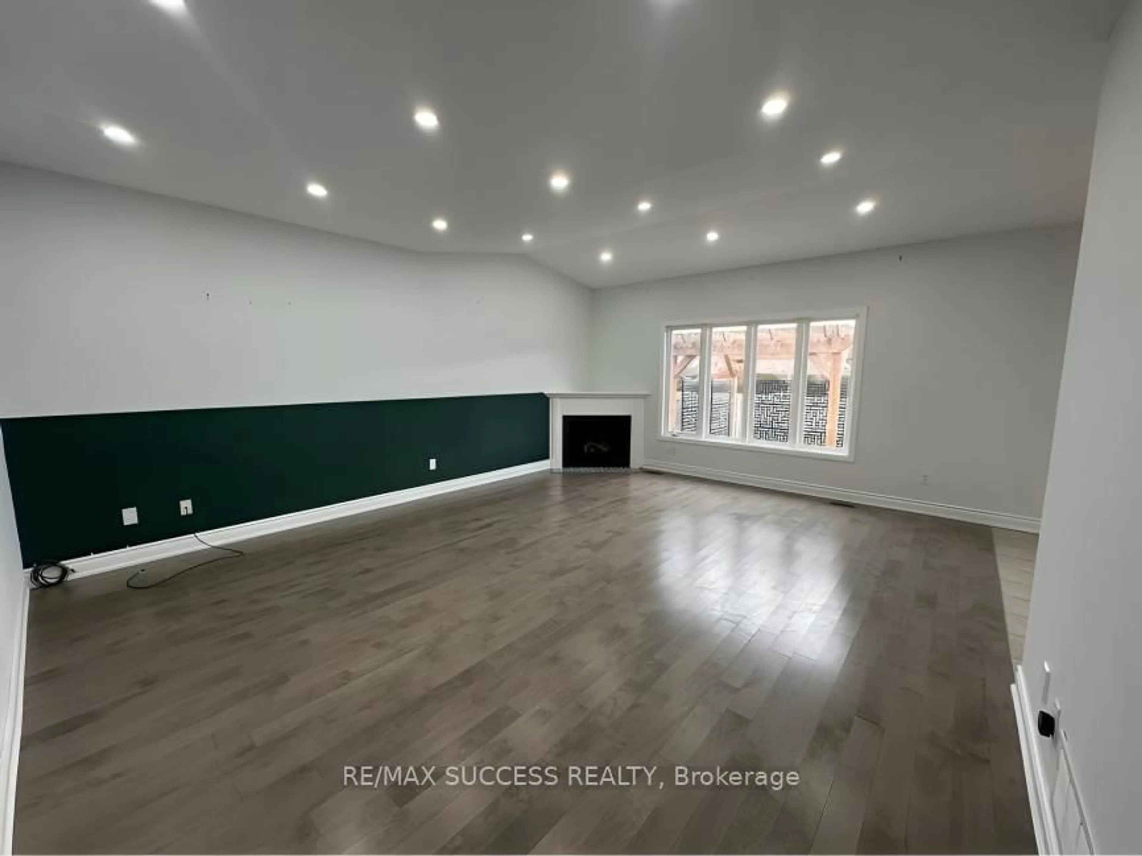 A pic of a room for 64 Garth Trails Cres, Hamilton Ontario L9B 2X1