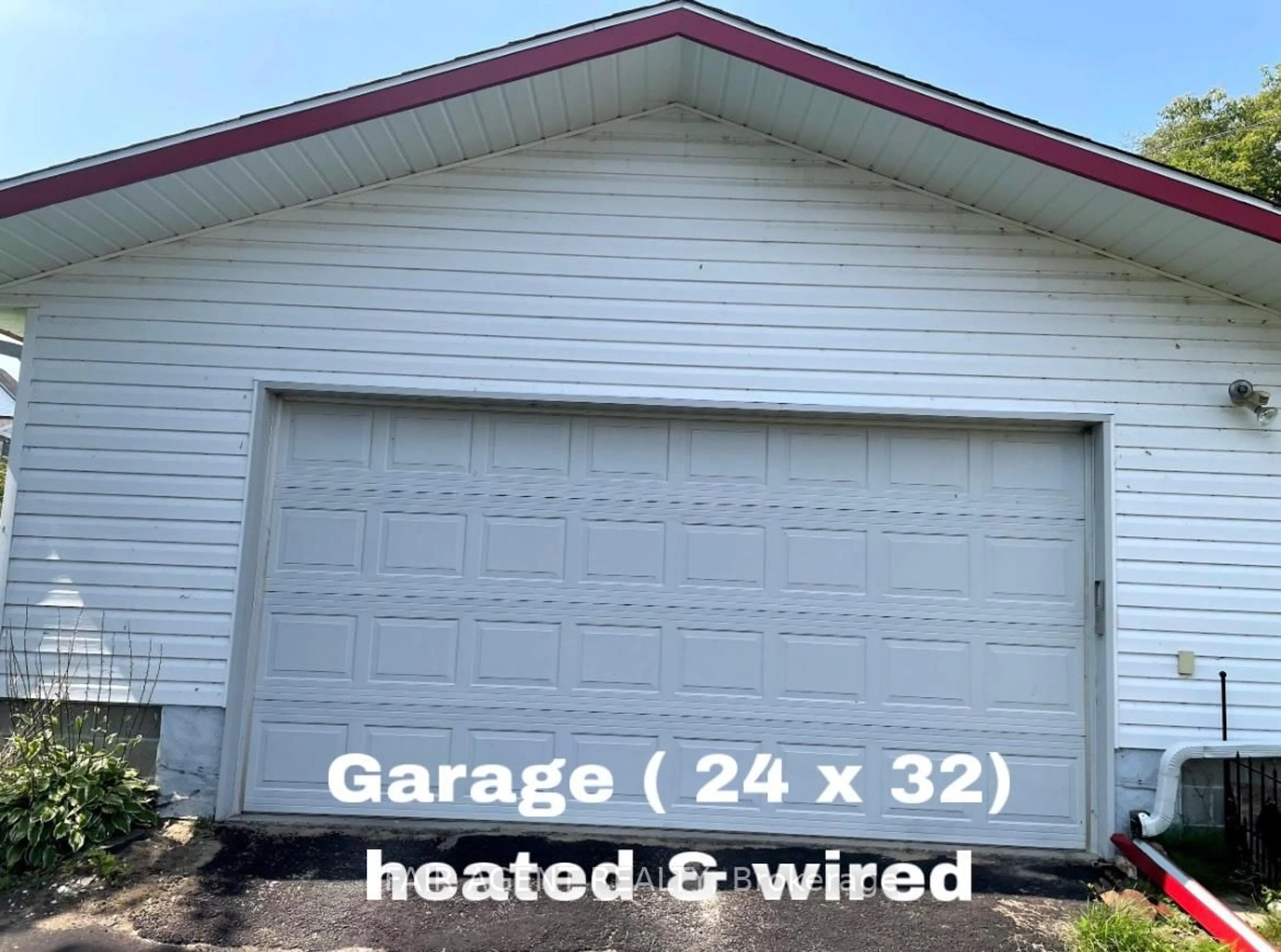 Indoor garage for 202 Water St, Thessalon Ontario P0R 1L0