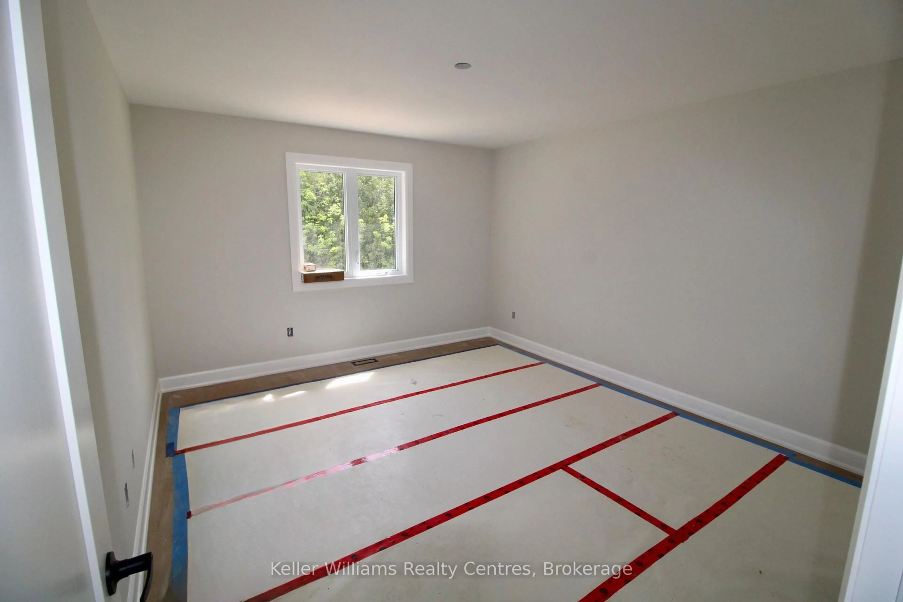 A pic of a room for 719 18th Street, Hanover Ontario N4N 0C7