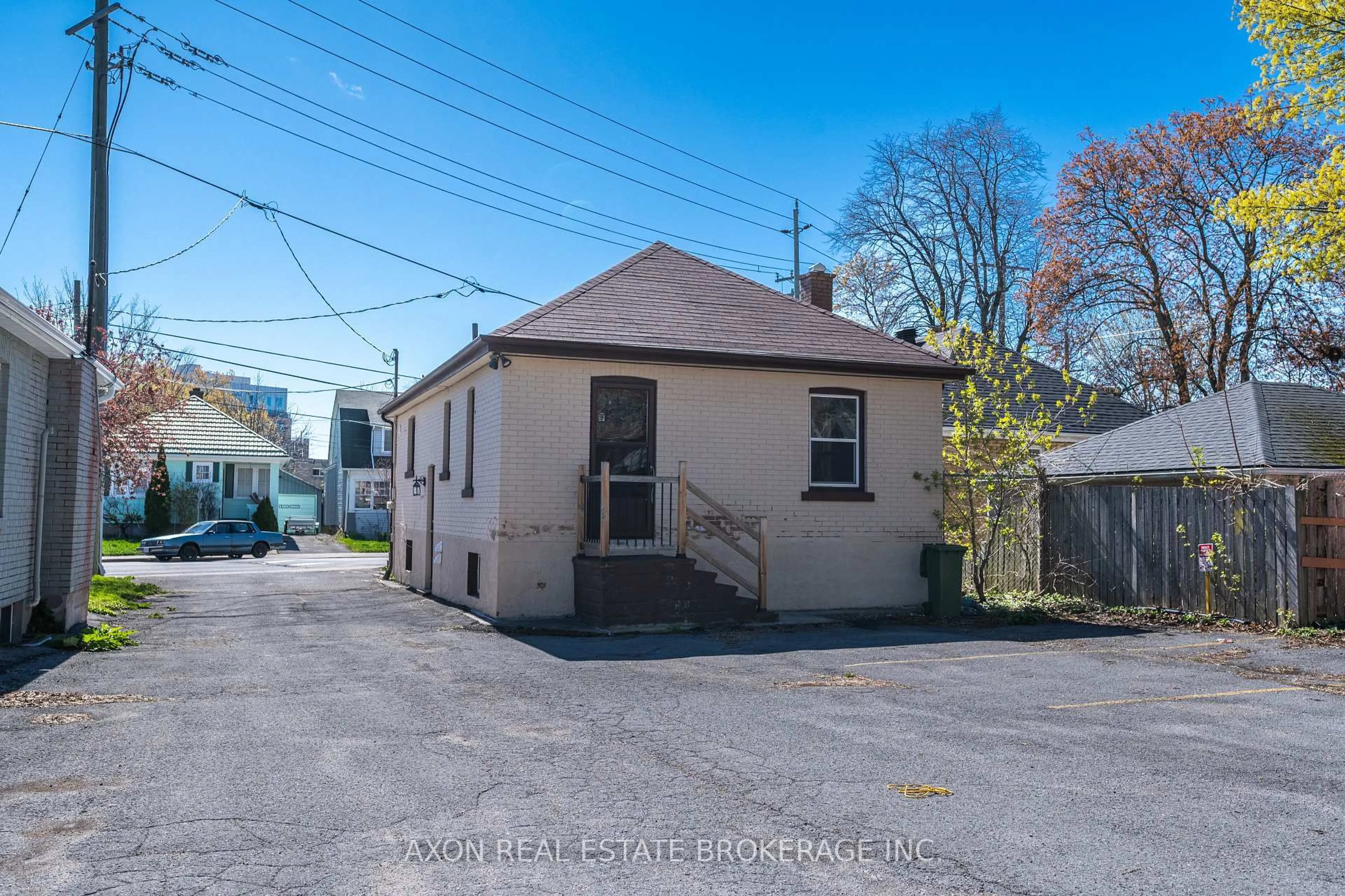 A pic from outside/outdoor area/front of a property/back of a property/a pic from drone, street for 426 Macdonnell St, Kingston Ontario K7L 4E4