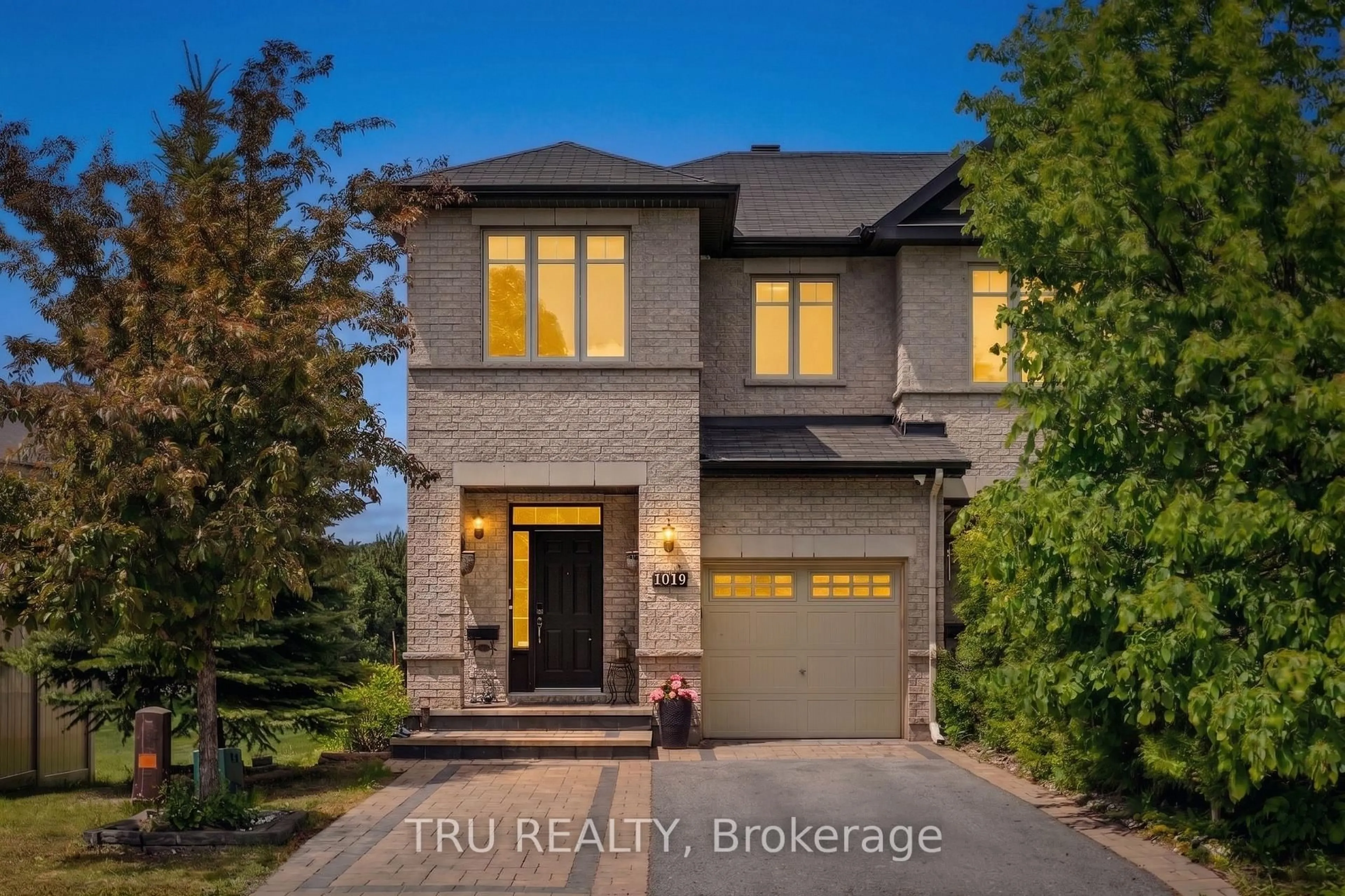 Home with brick exterior material, street for 1019 OTTENBRITE Cres, Ottawa Ontario K2T 0G2