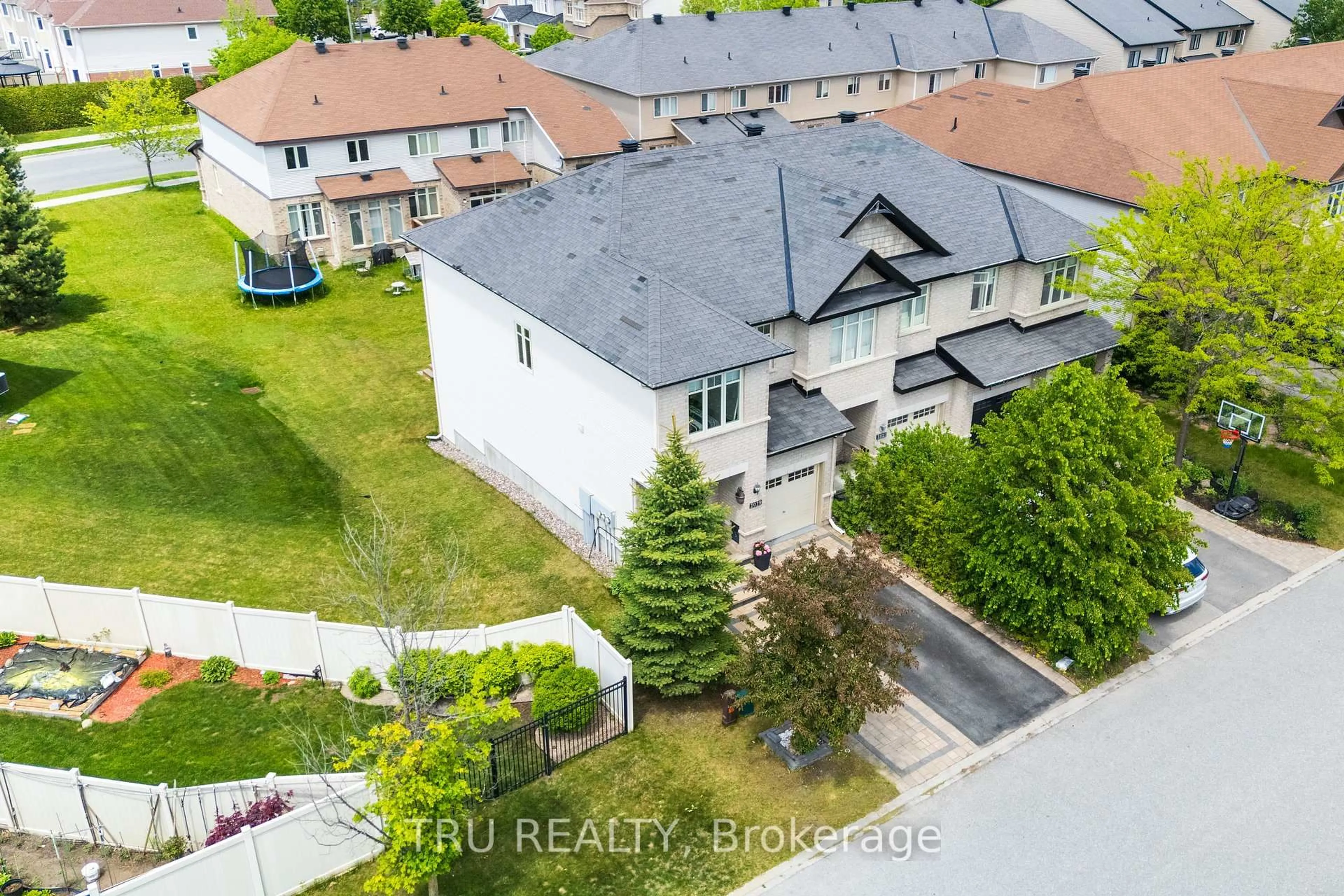 A pic from outside/outdoor area/front of a property/back of a property/a pic from drone, street for 1019 OTTENBRITE Cres, Ottawa Ontario K2T 0G2