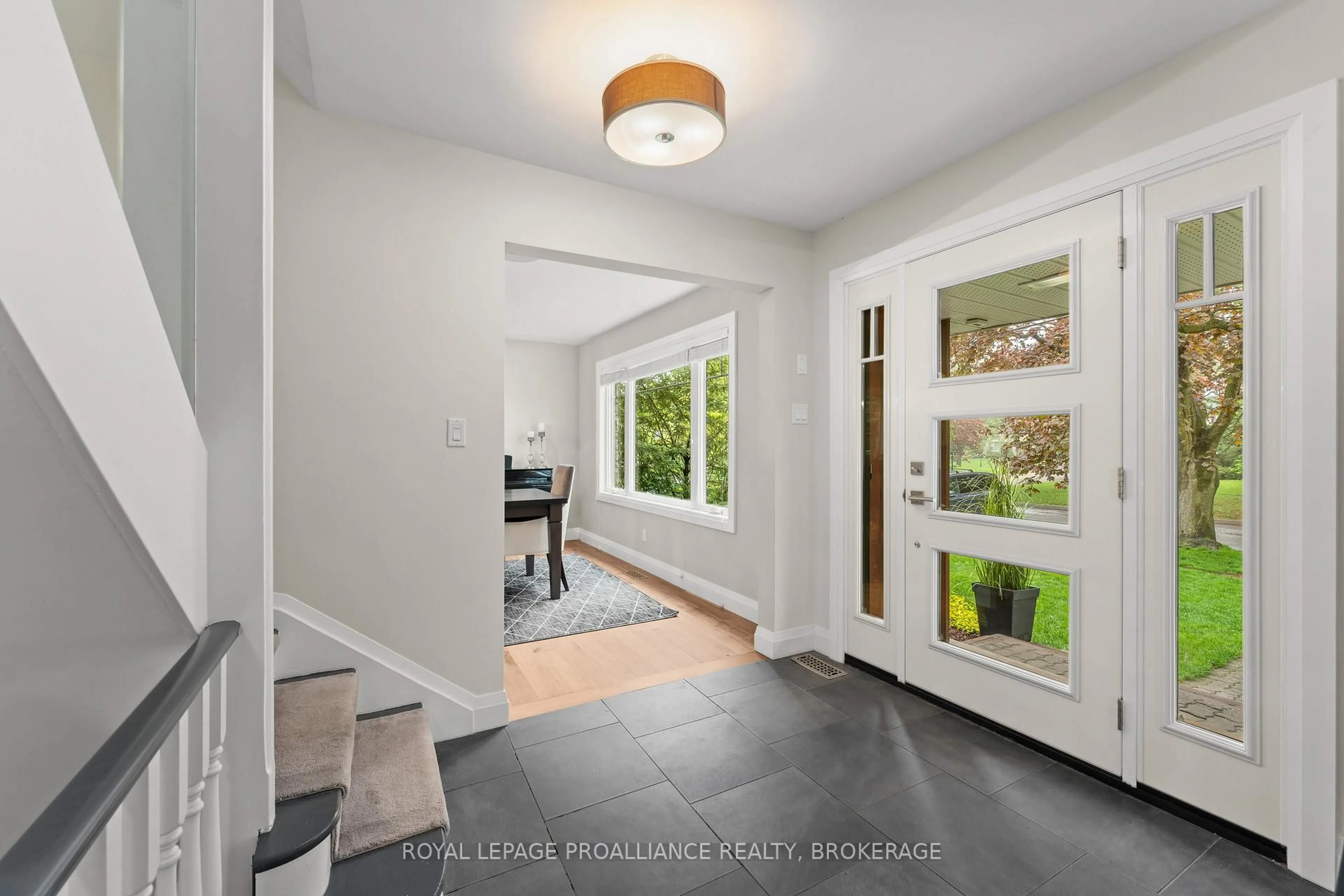 Indoor entryway for 29 Hillcroft Dr, Kingston Ontario K7L 4E8