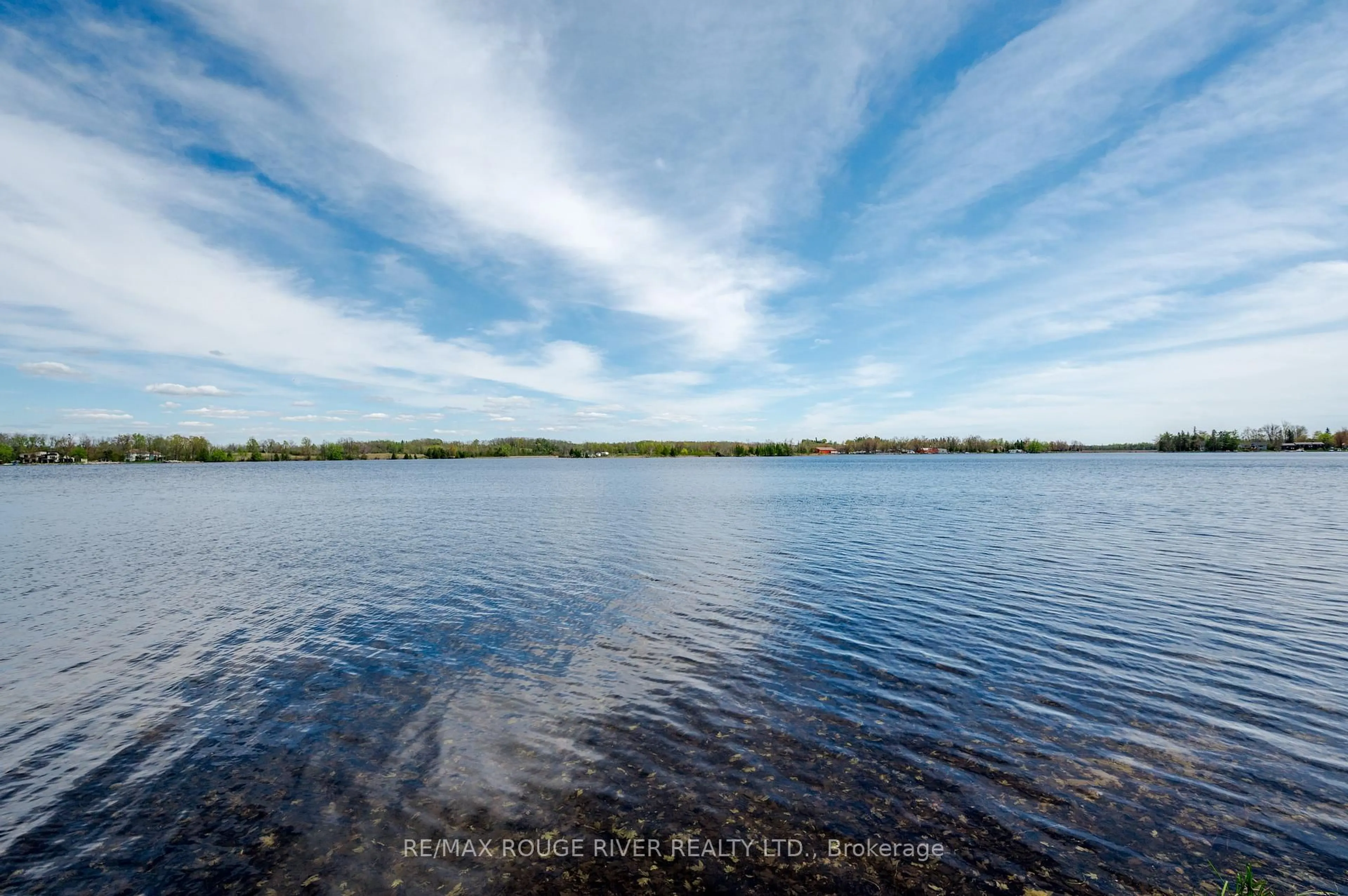 Blurry image for 30 Edgewater Dr, Selwyn Ontario K0L 1T0