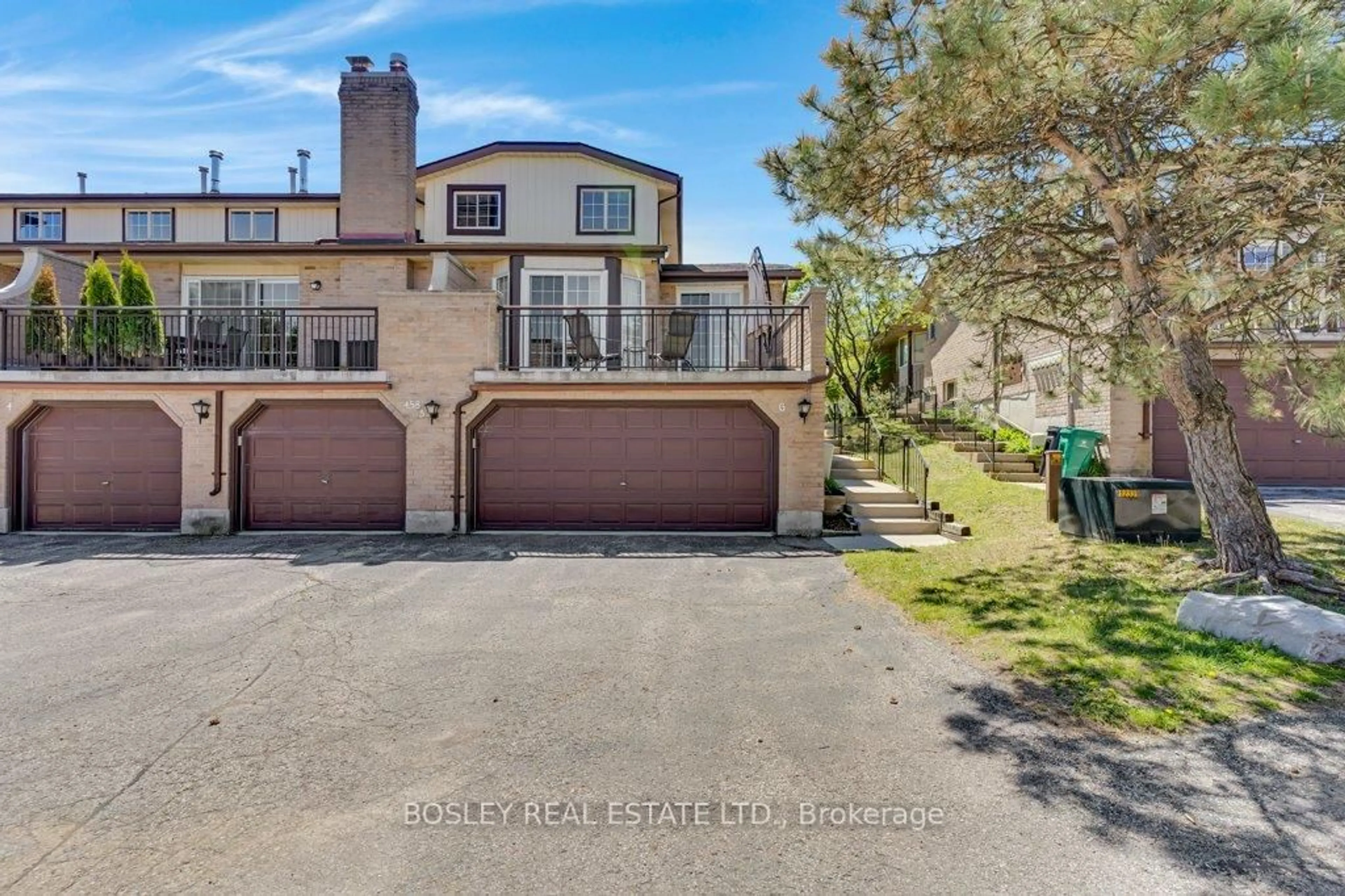 A pic from outside/outdoor area/front of a property/back of a property/a pic from drone, water/lake/river/ocean view for 458 Beechwood Pl #Unit 6, Waterloo Ontario N2T 1Y9