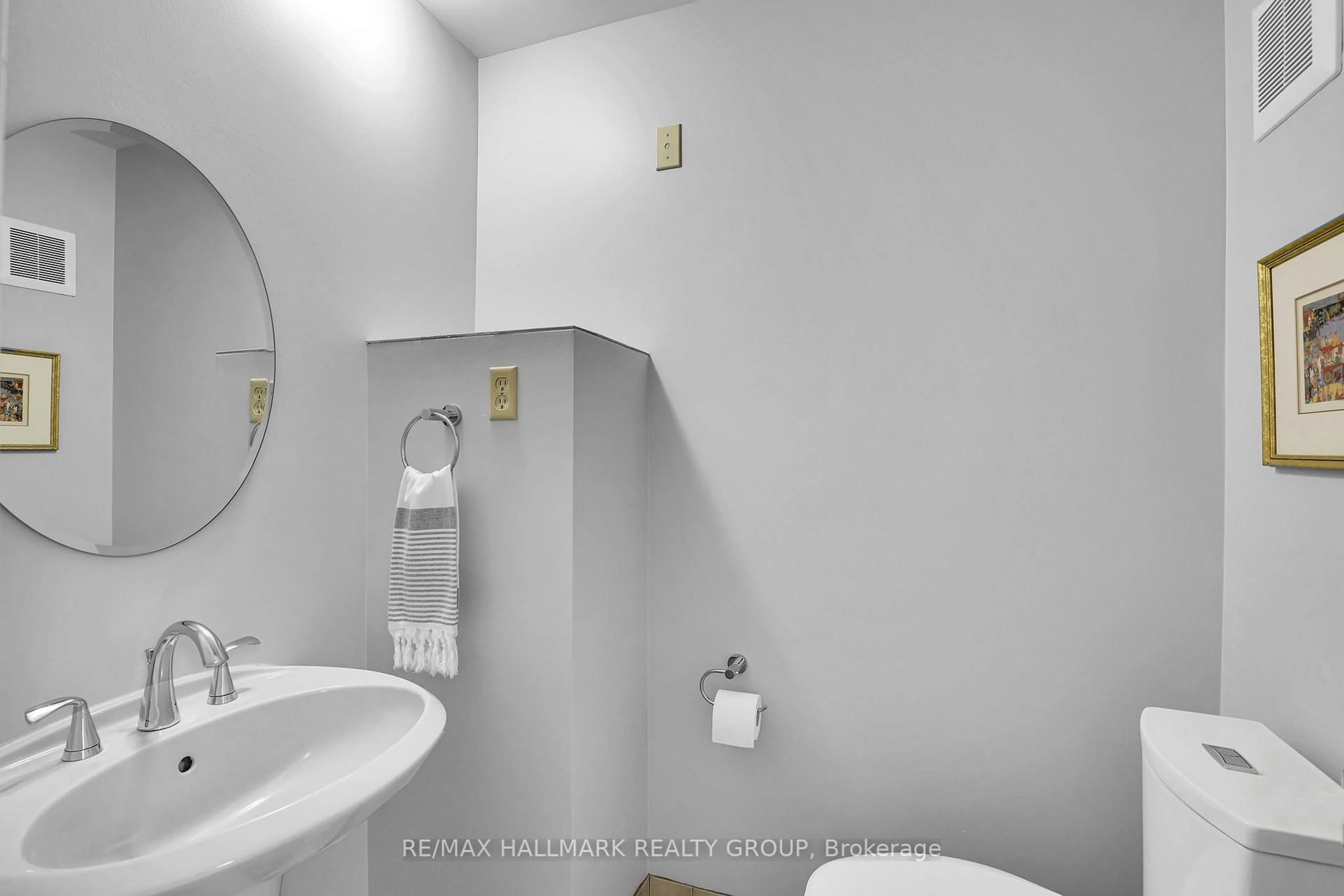 Standard bathroom, unknown for 39 Biscayne Cres, Ottawa Ontario K2E 5R9