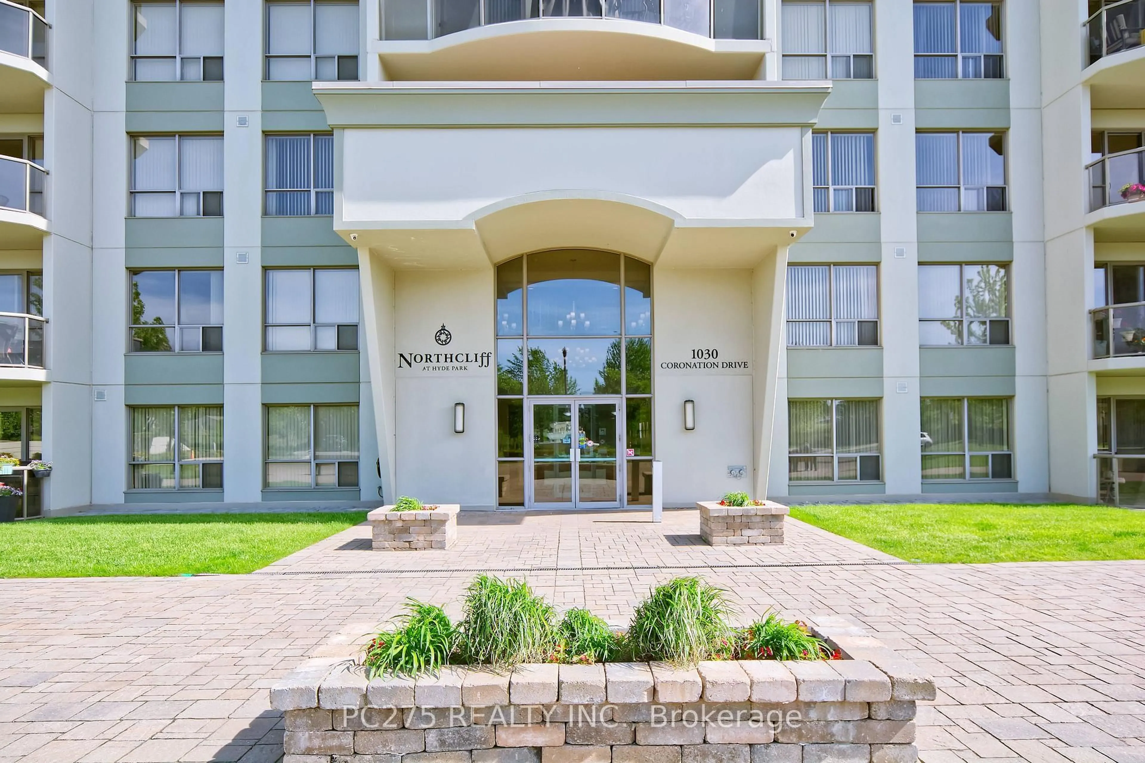 Indoor foyer for 1030 Coronation Dr #602, London North Ontario N6G 0G5