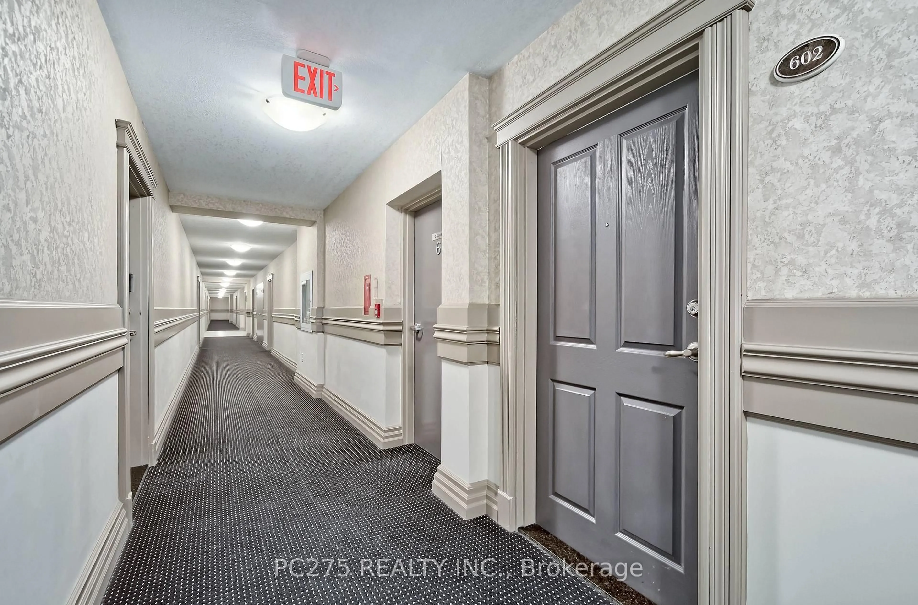 Indoor foyer for 1030 Coronation Dr #602, London North Ontario N6G 0G5