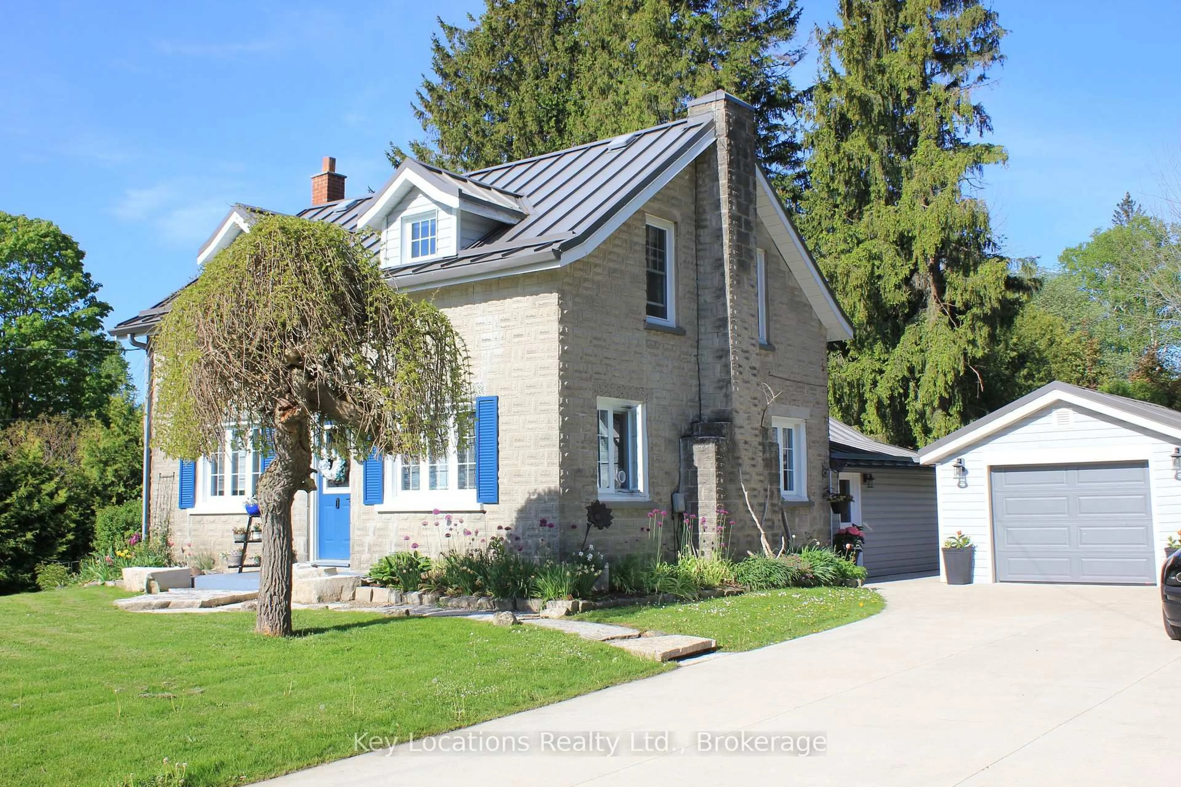 Home with vinyl exterior material, street for 724 Gould St, South Bruce Peninsula Ontario N0H 2T0