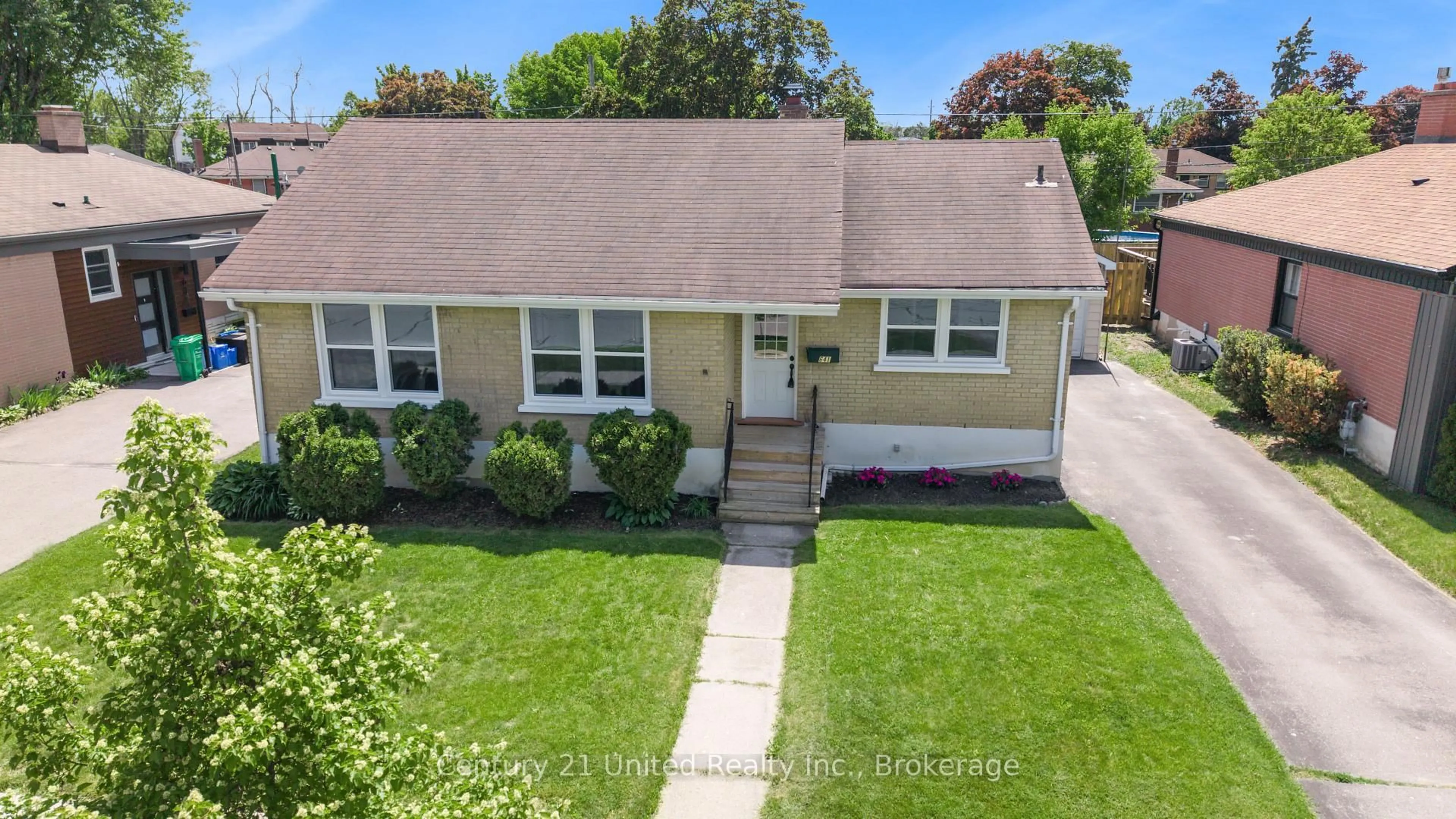 A pic from outside/outdoor area/front of a property/back of a property/a pic from drone, street for 641 Harold Dr, Peterborough Ontario K9J 3X9