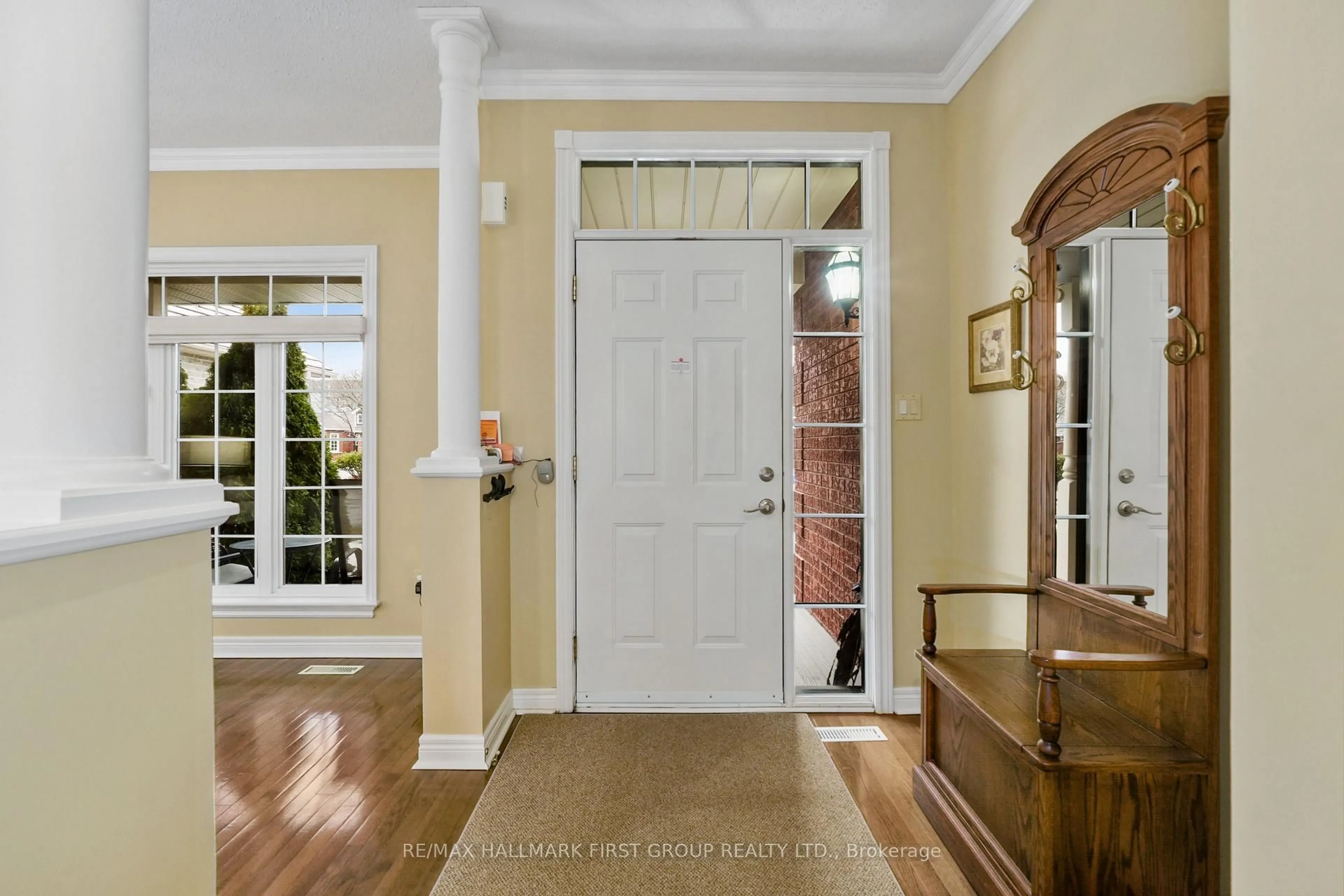 Indoor entryway for 301 Rockingham Crt, Cobourg Ontario K9A 5W3