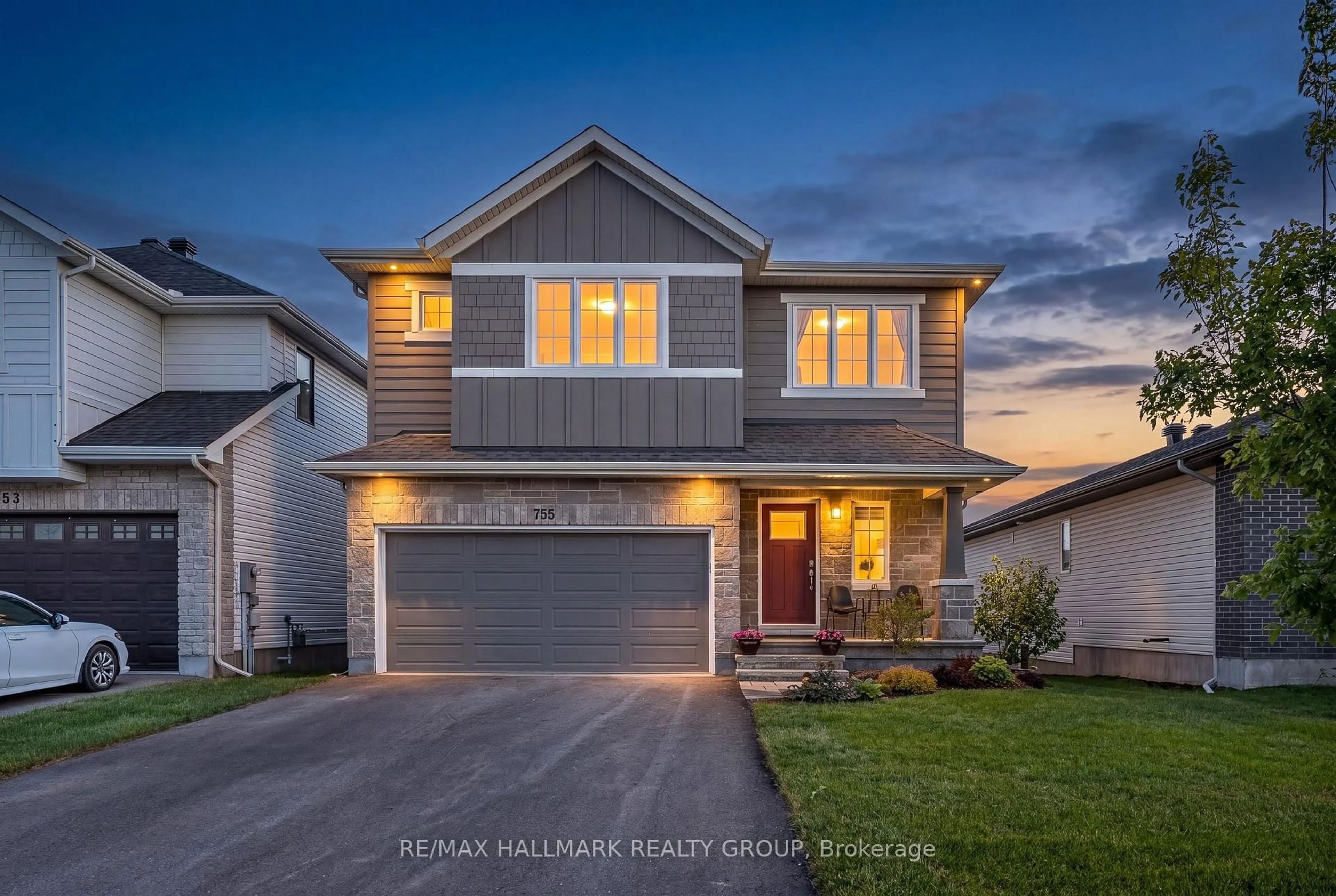 Home with vinyl exterior material, street for 755 Kirkham Cres, Richmond Ontario K0A 2Z0