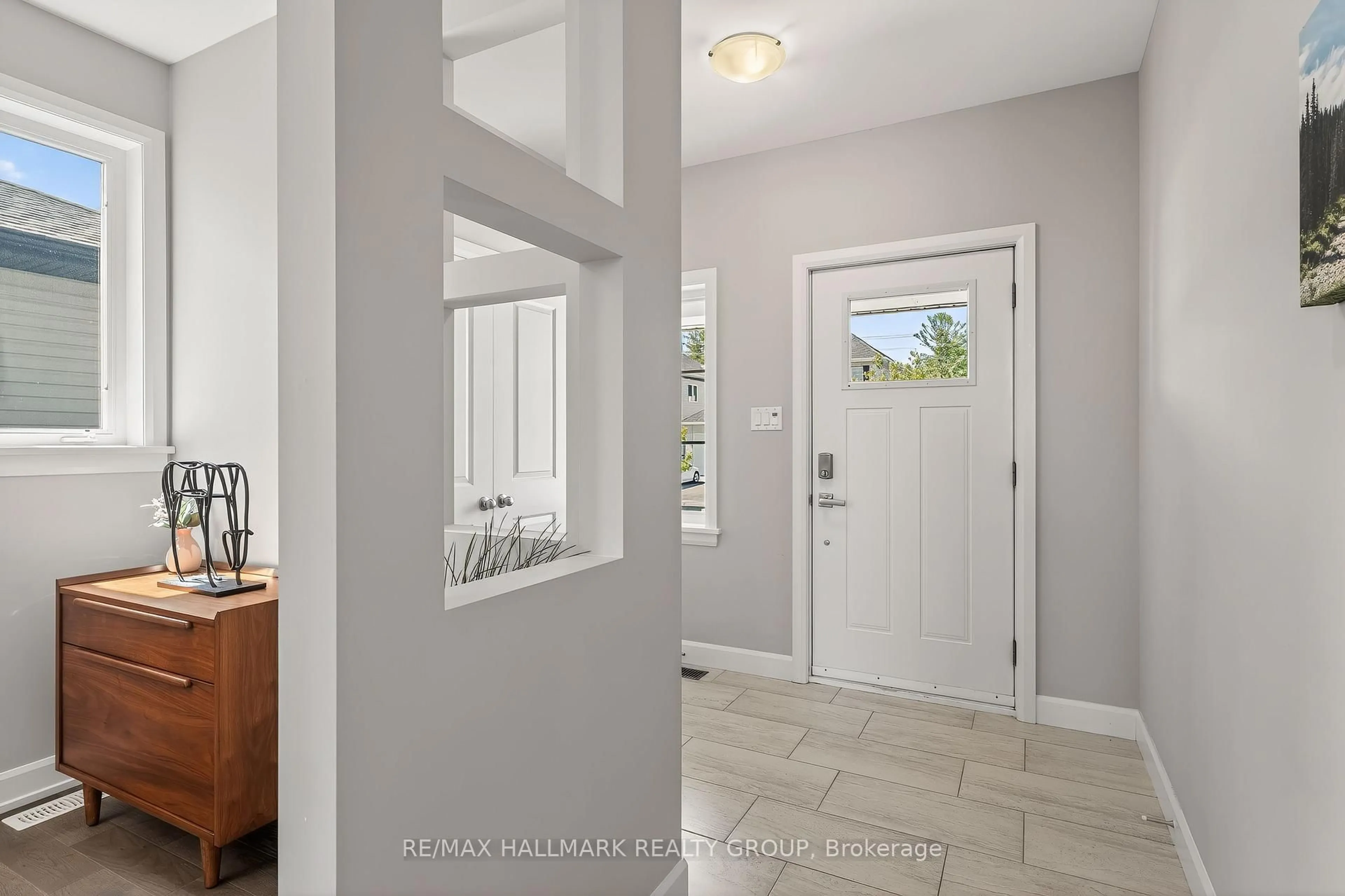 Indoor entryway for 755 Kirkham Cres, Richmond Ontario K0A 2Z0