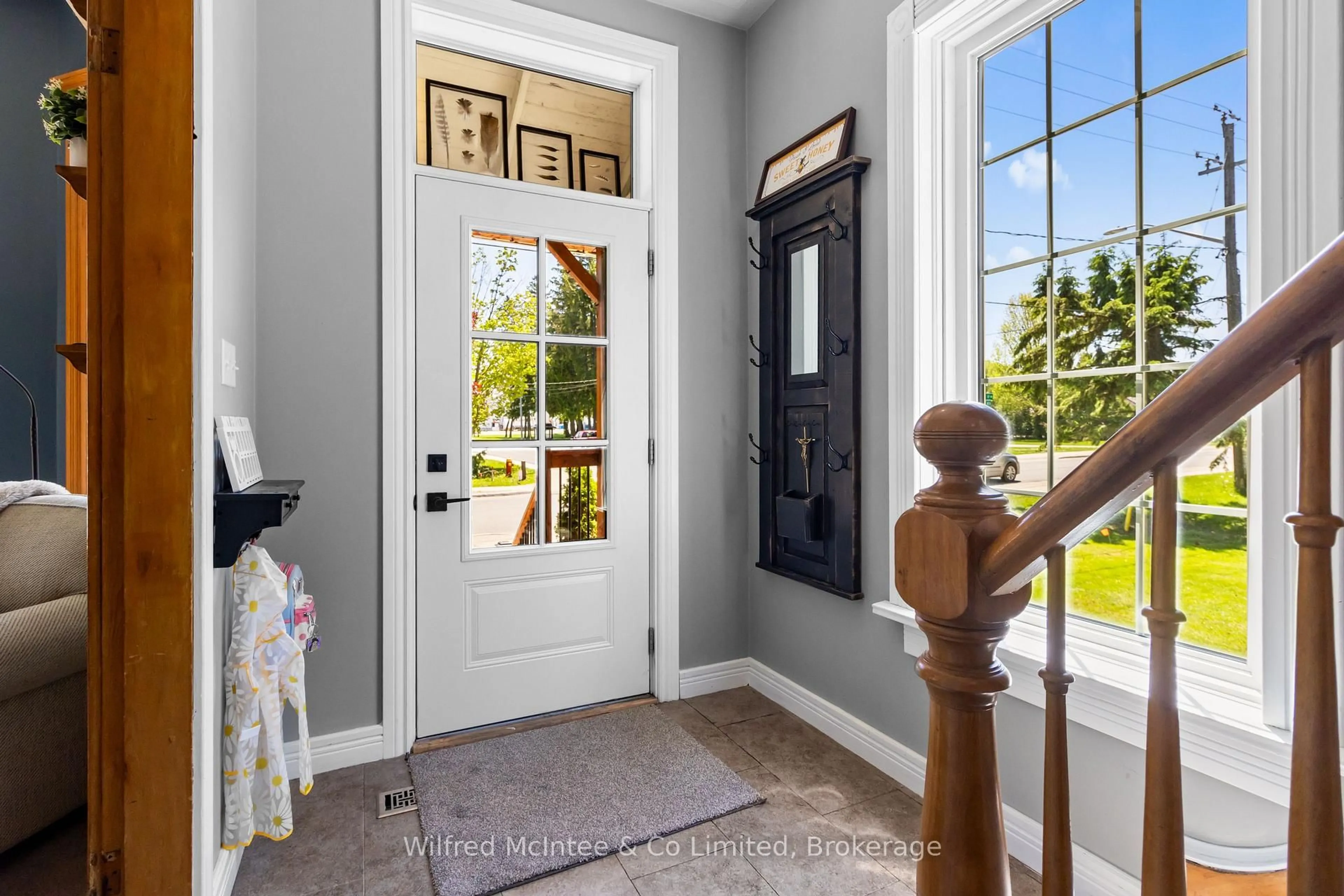 Indoor entryway for 74 ARTHUR St, Minto Ontario N0G 1Z0
