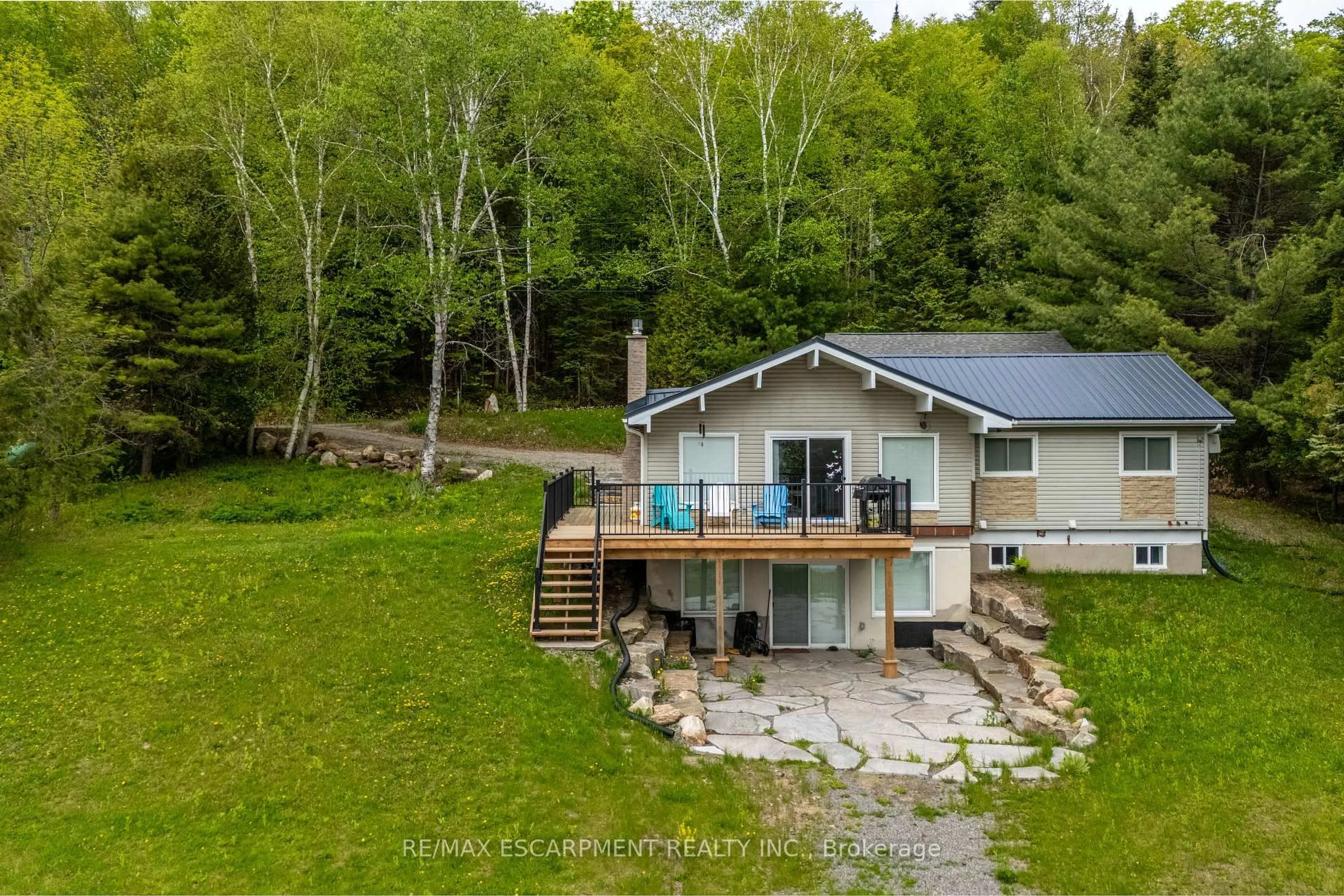 A pic from outside/outdoor area/front of a property/back of a property/a pic from drone, water/lake/river/ocean view for 1056 Inawendawin Rd, Lake of Bays Ontario P0B 1A0