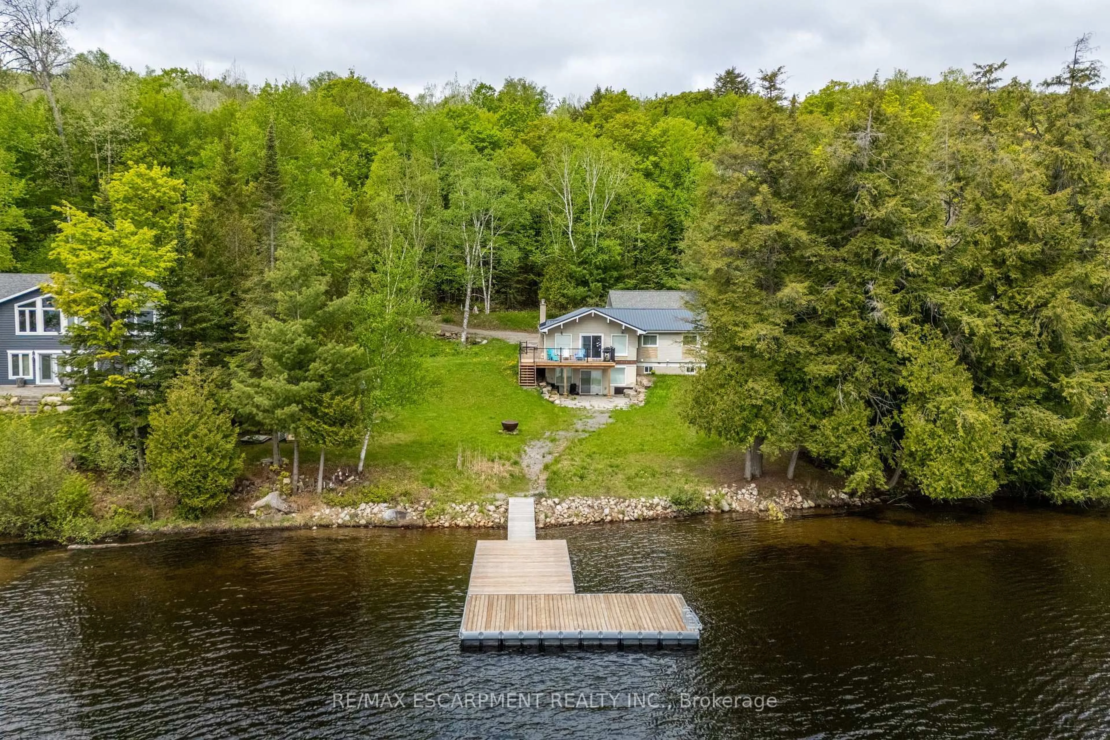 A pic from outside/outdoor area/front of a property/back of a property/a pic from drone, water/lake/river/ocean view for 1056 Inawendawin Rd, Lake of Bays Ontario P0B 1A0