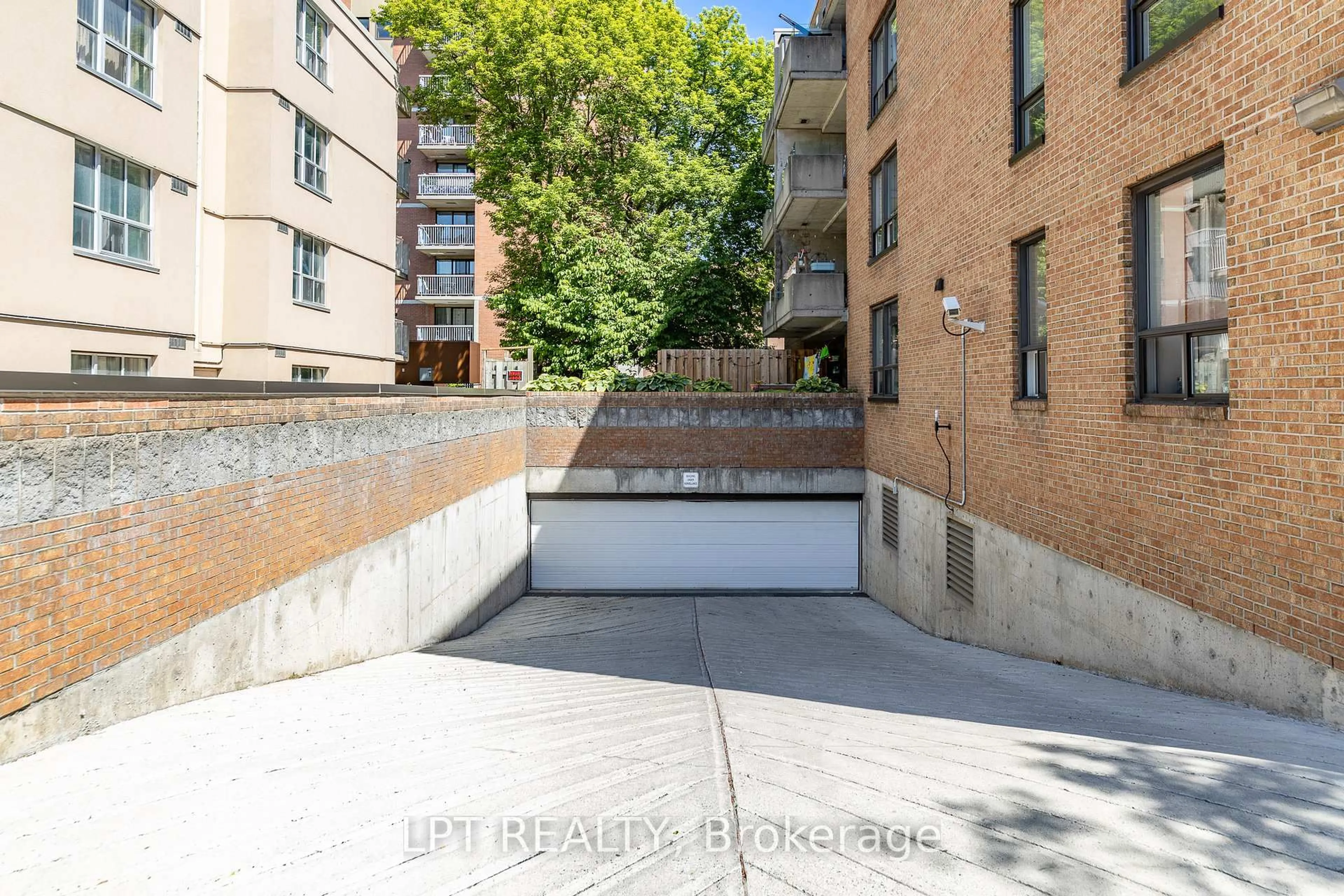 Patio, street for 1177 Belanger Ave #206, Ottawa Ontario K1H 8N7