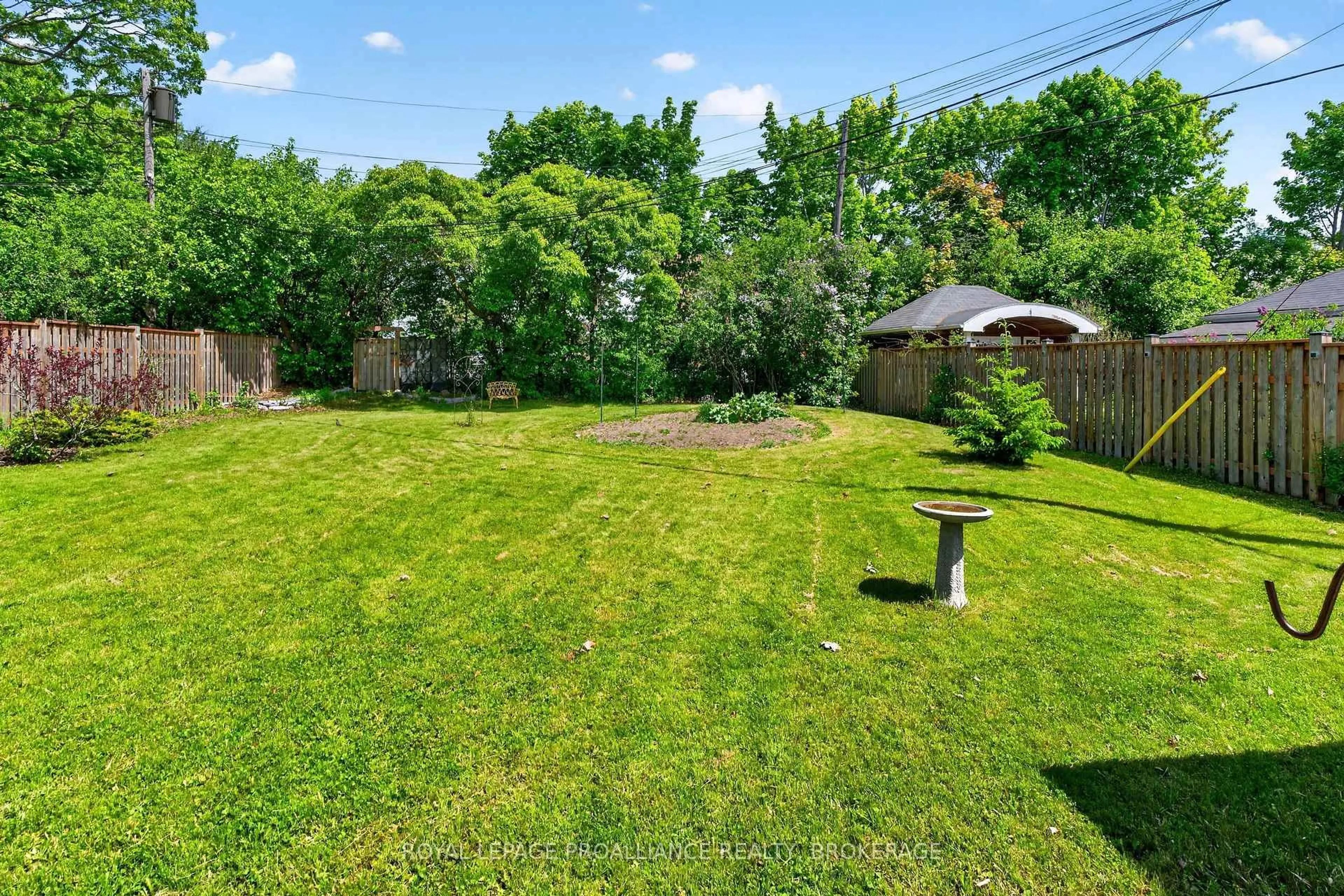 A pic from outside/outdoor area/front of a property/back of a property/a pic from drone, unknown for 59 Silver St, Kingston Ontario K7M 2P6