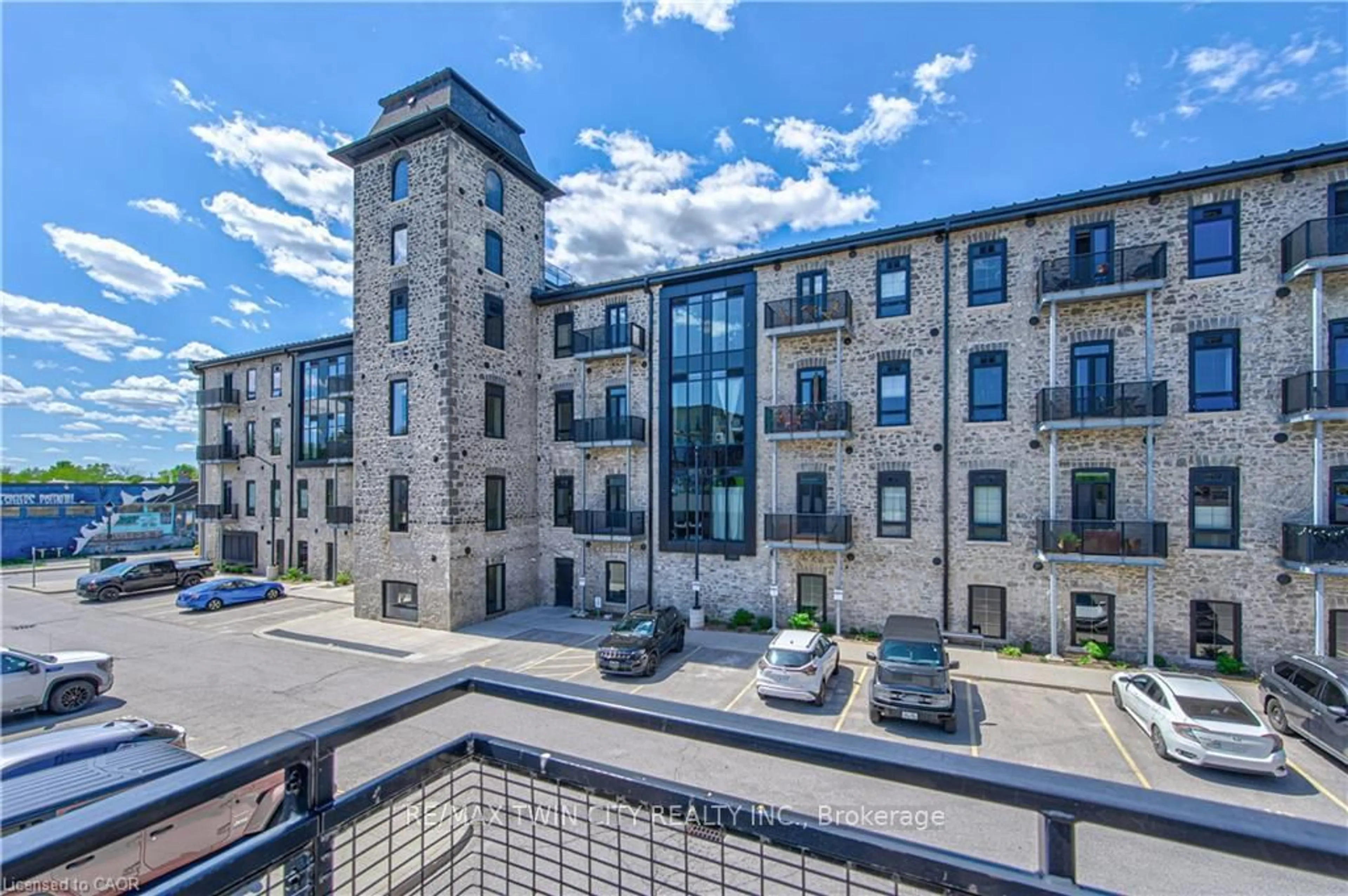 A pic from outside/outdoor area/front of a property/back of a property/a pic from drone, building for 19 GUELPH Ave #201, Cambridge Ontario N3C 1A2